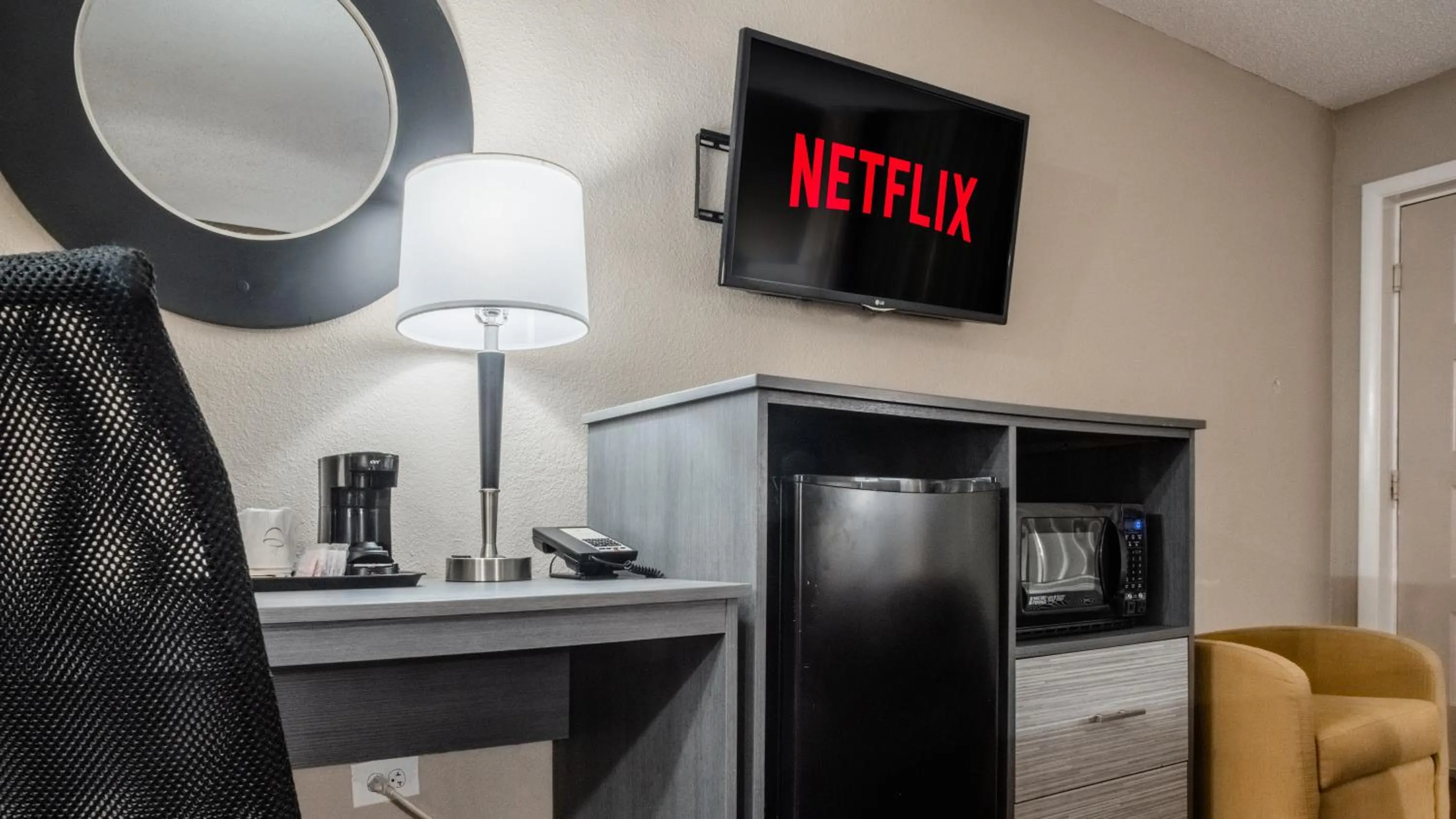 TV and multimedia in Super 8 by Wyndham Downtown Gatlinburg at Convention Center