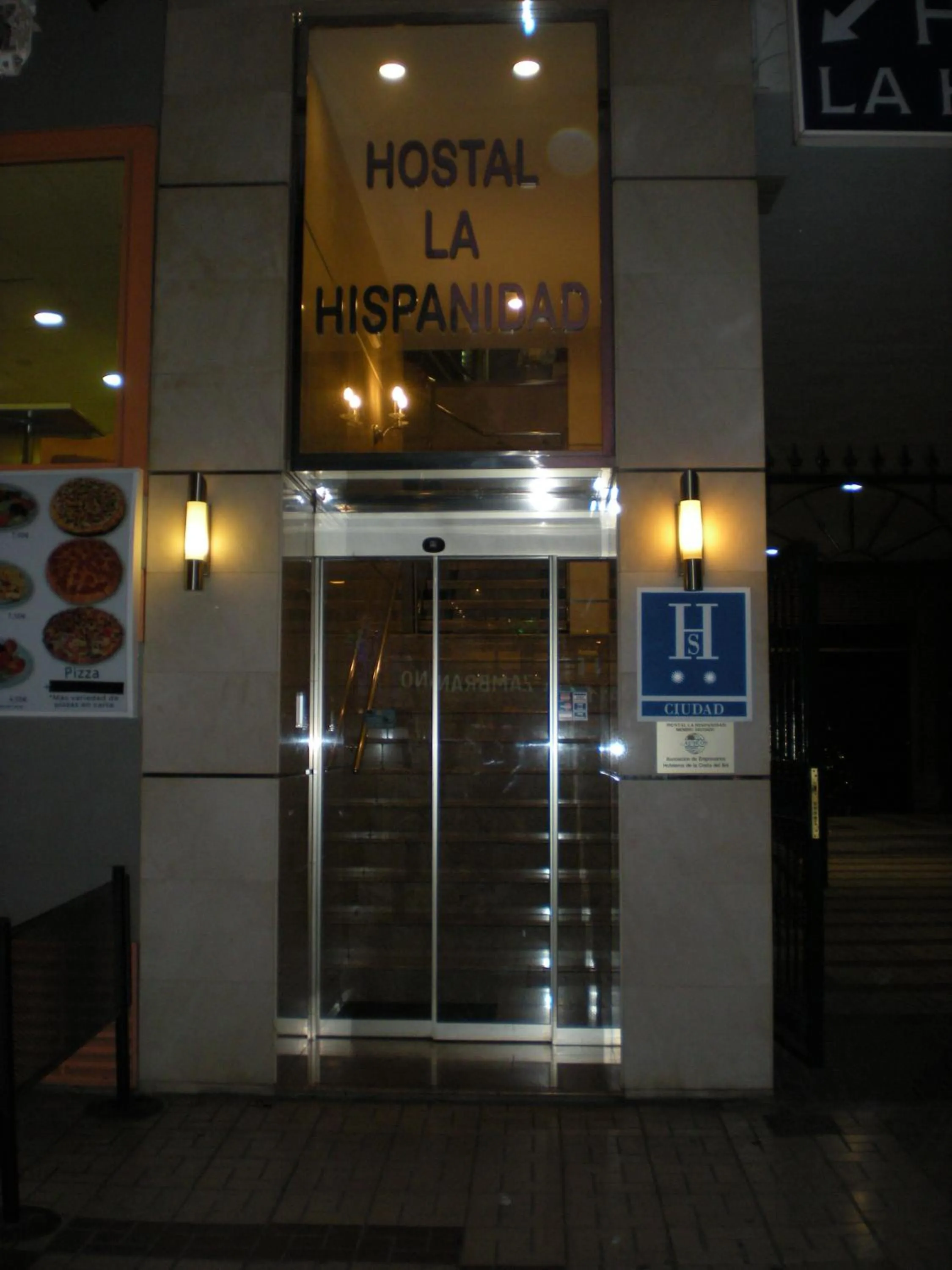 Facade/entrance in Hostal La Hispanidad