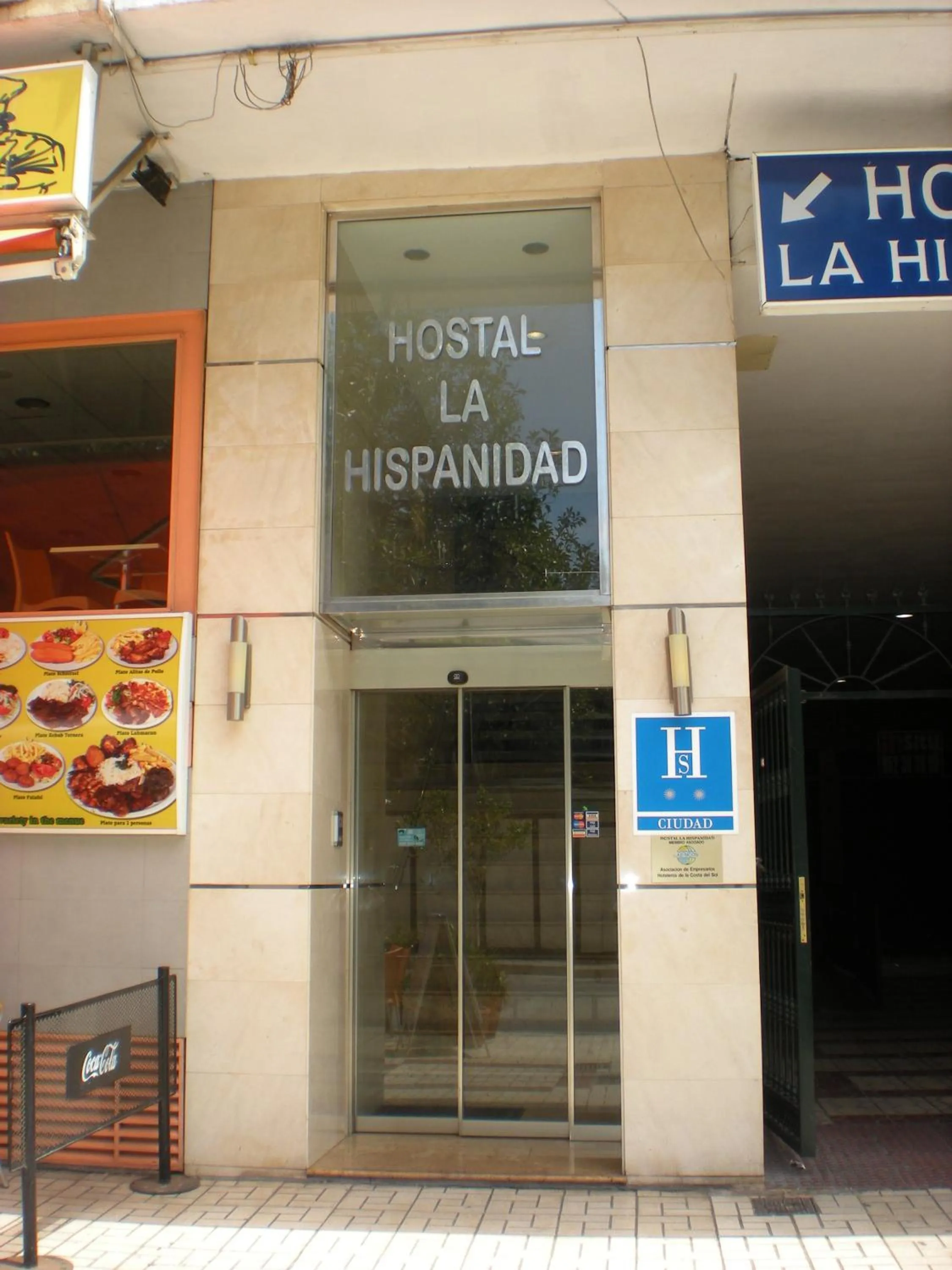 Facade/entrance in Hostal La Hispanidad
