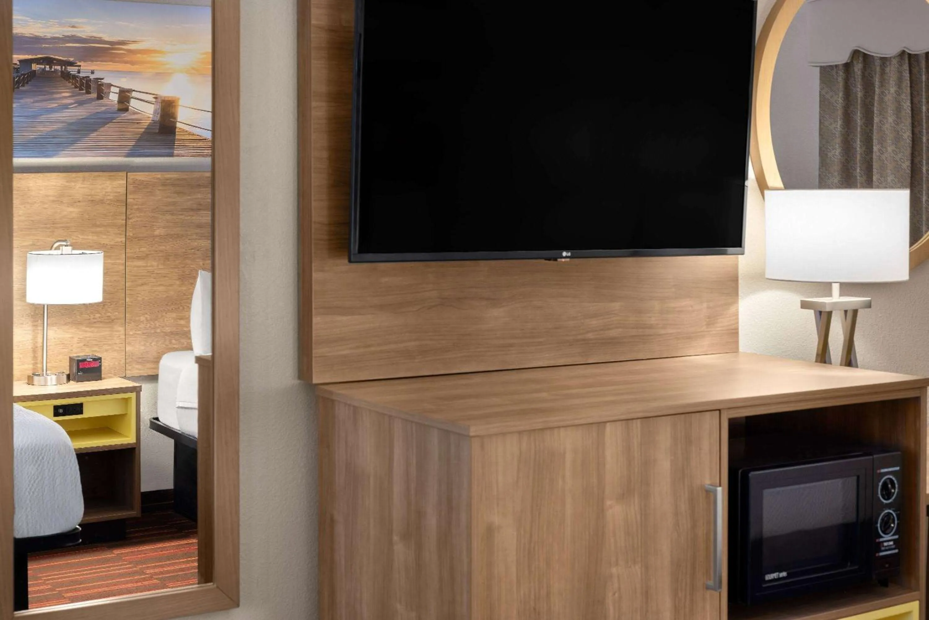 Photo of the whole room, Bed in Days Inn by Wyndham Forsyth