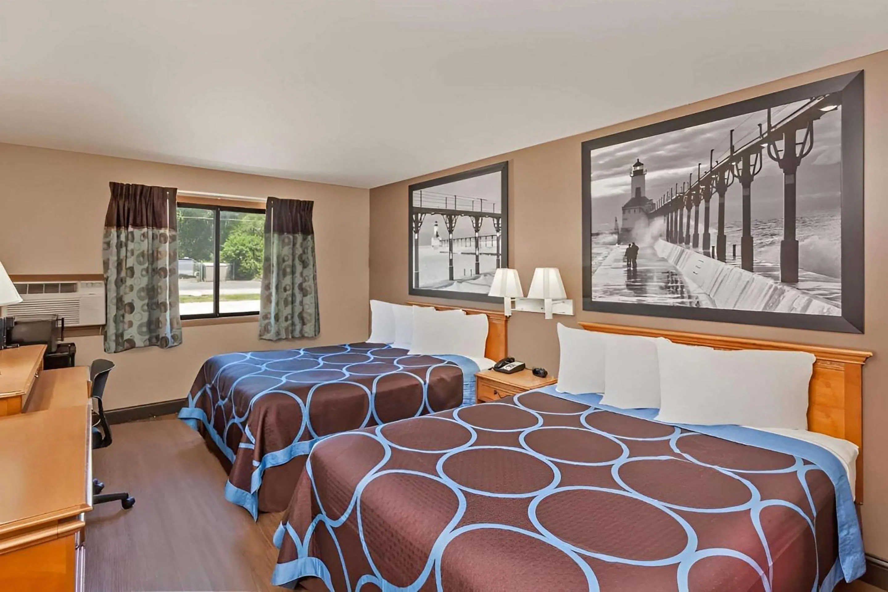 Bedroom, Bed in Rodeway Inn Elkhart