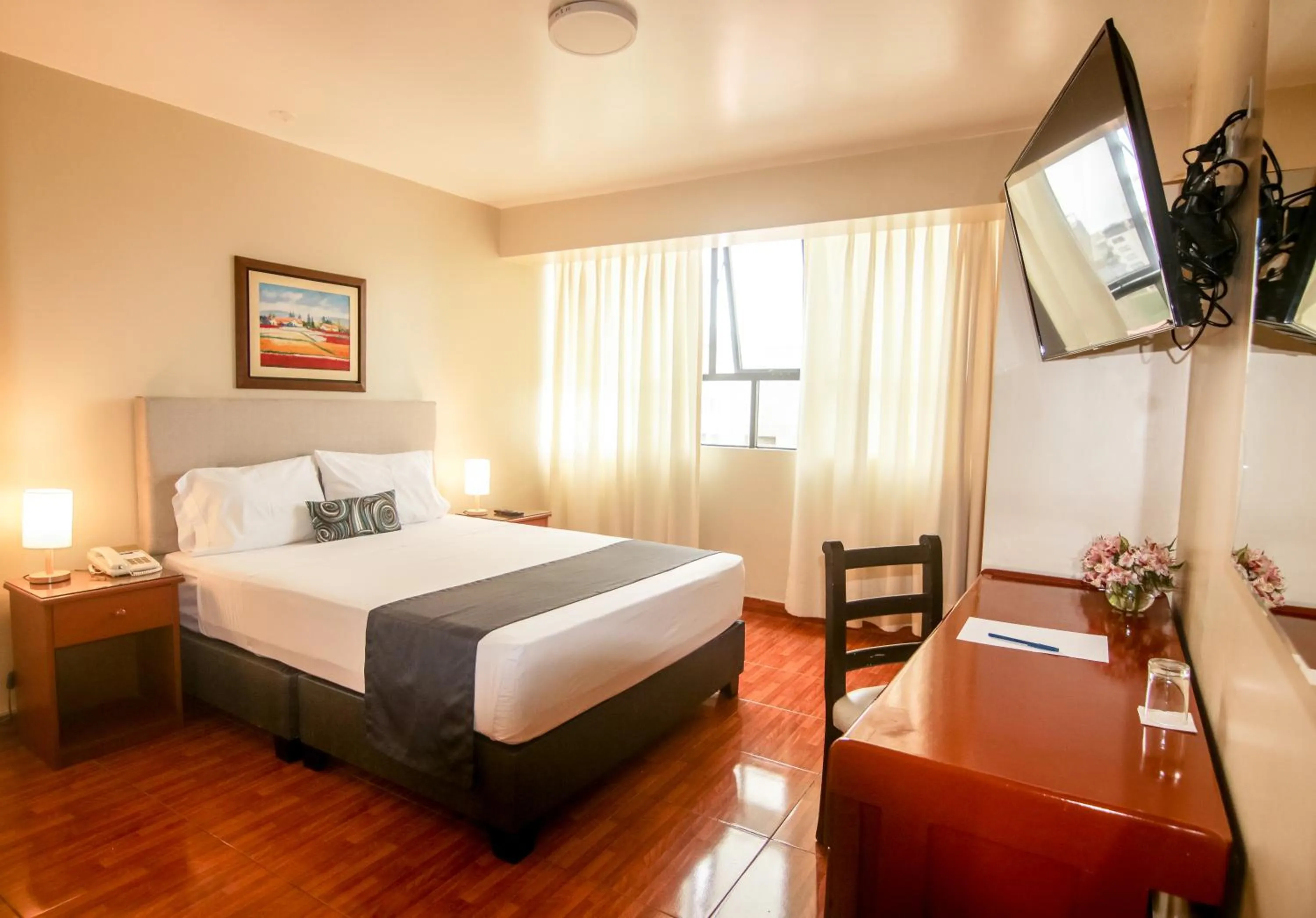 Communal lounge/ TV room, Bed in Epiqus Hotel