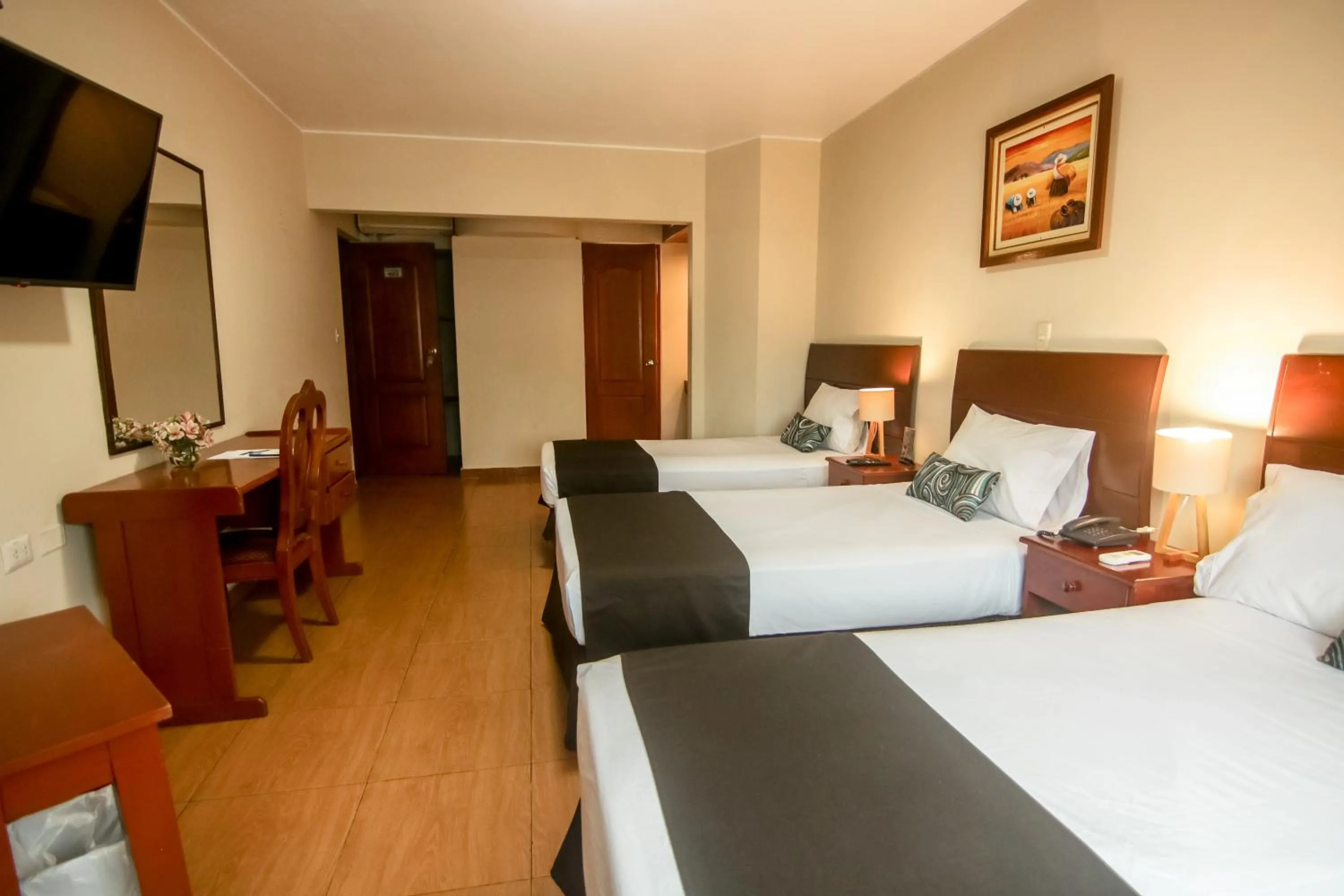 Communal lounge/ TV room, Bed in Epiqus Hotel