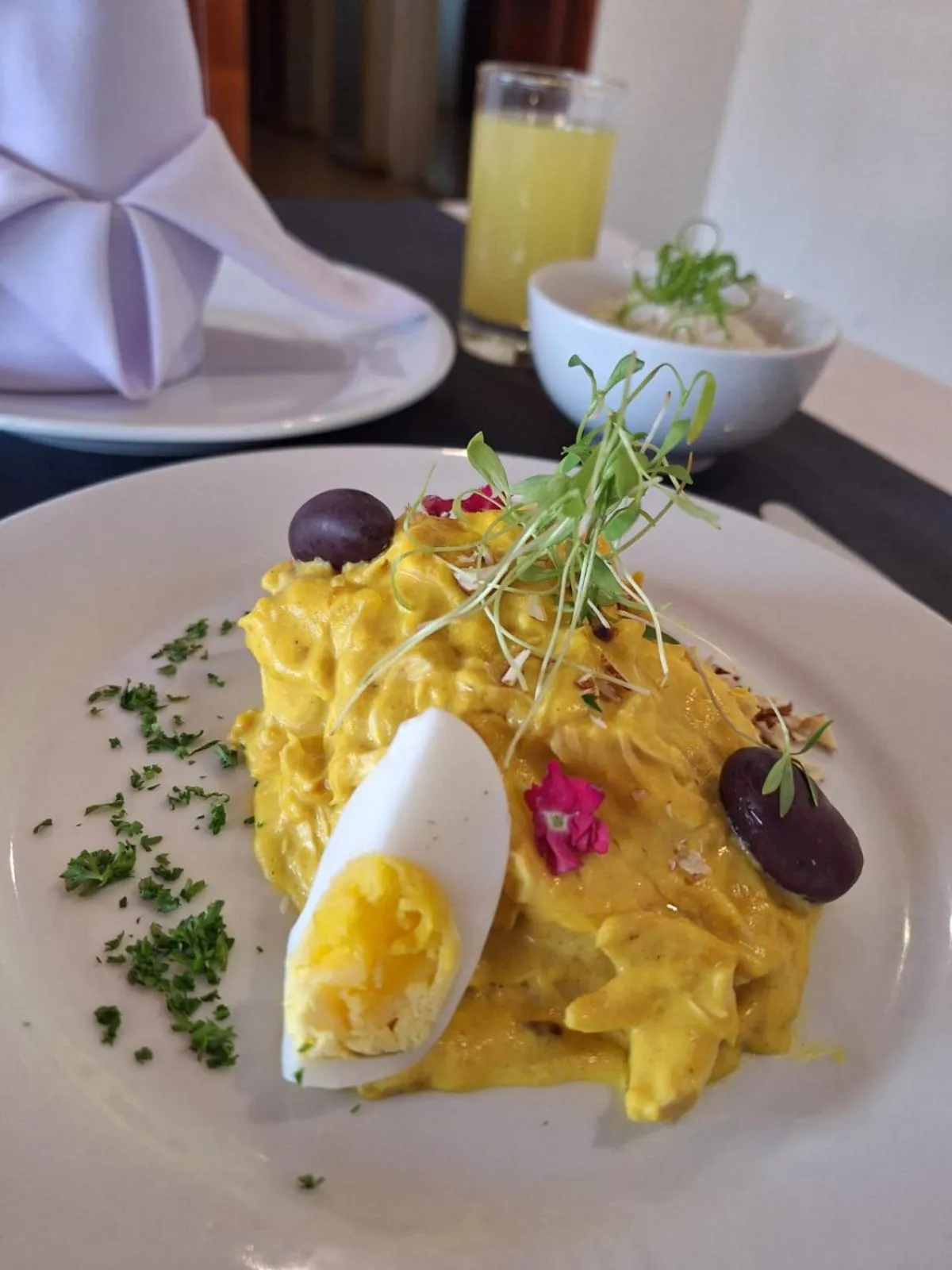 Restaurant/places to eat in Epiqus Hotel