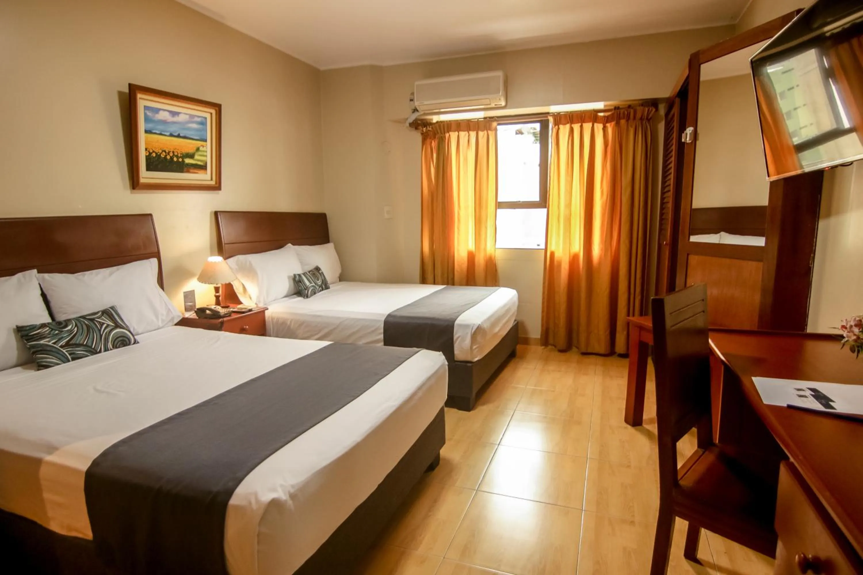 Communal lounge/ TV room, Bed in Epiqus Hotel