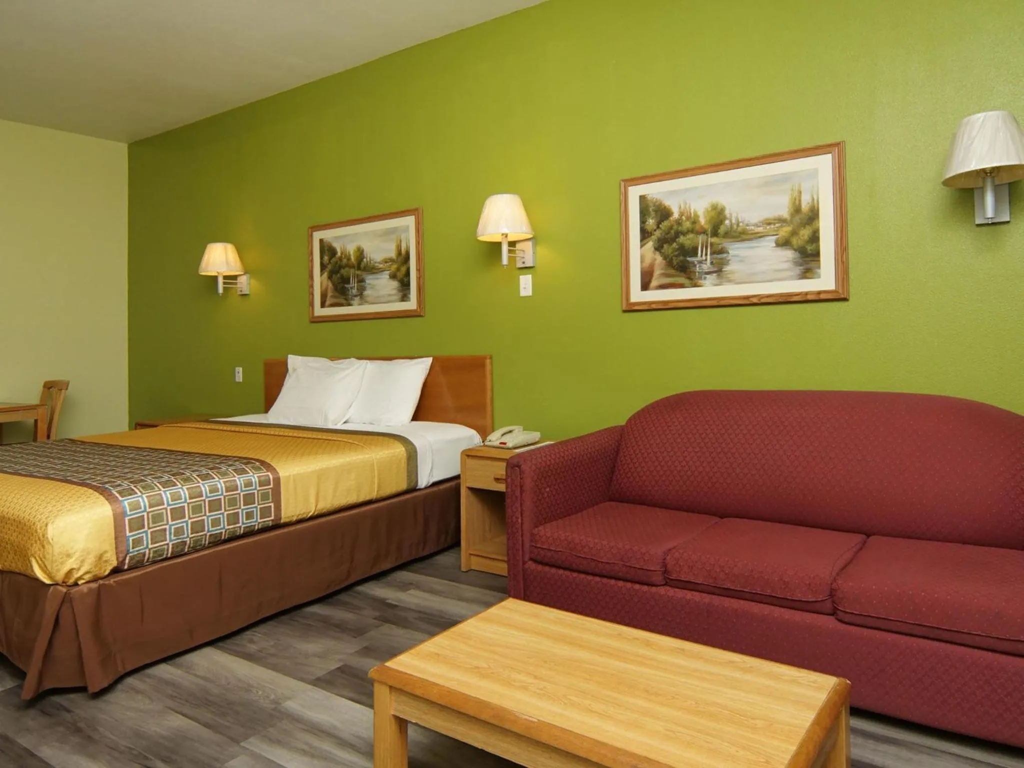 Photo of the whole room, Bed in Quality One Motel