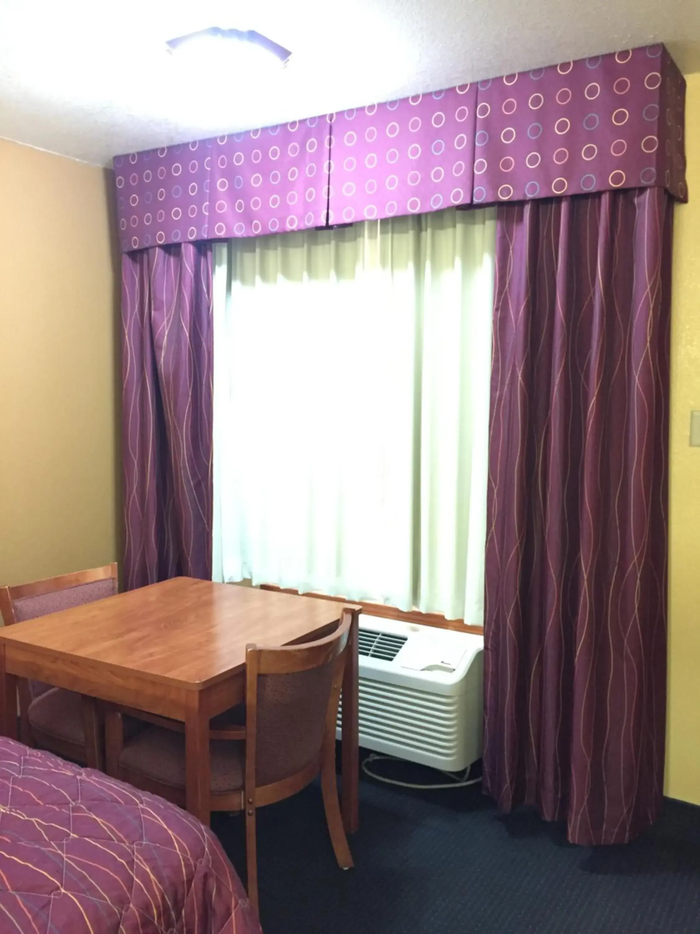 Deluxe Double Room (2 Adults + 1 Child) in Royal Inn Pearsall Deluxe Double Room (2 Adults + 1 Child) in Royal Inn Pearsall