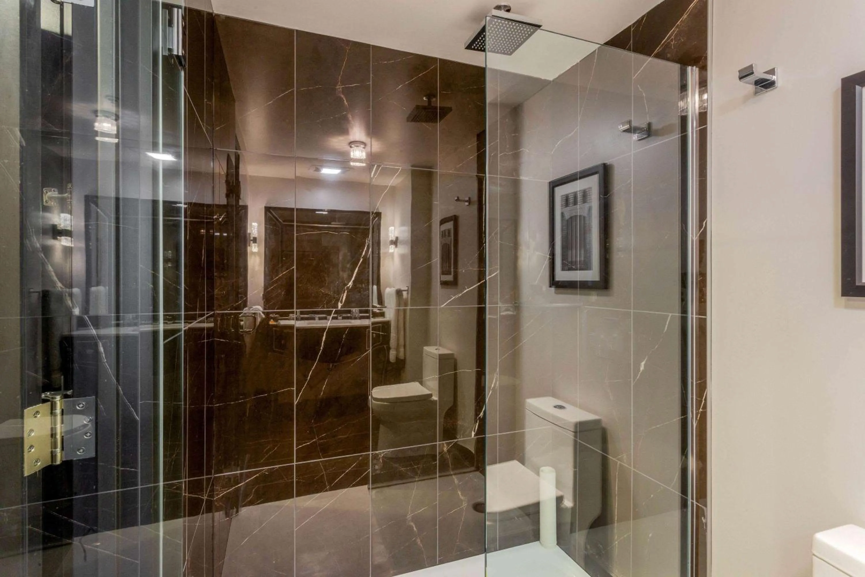 Bathroom in Hotel Retlaw, Trademark Collection by Wyndham