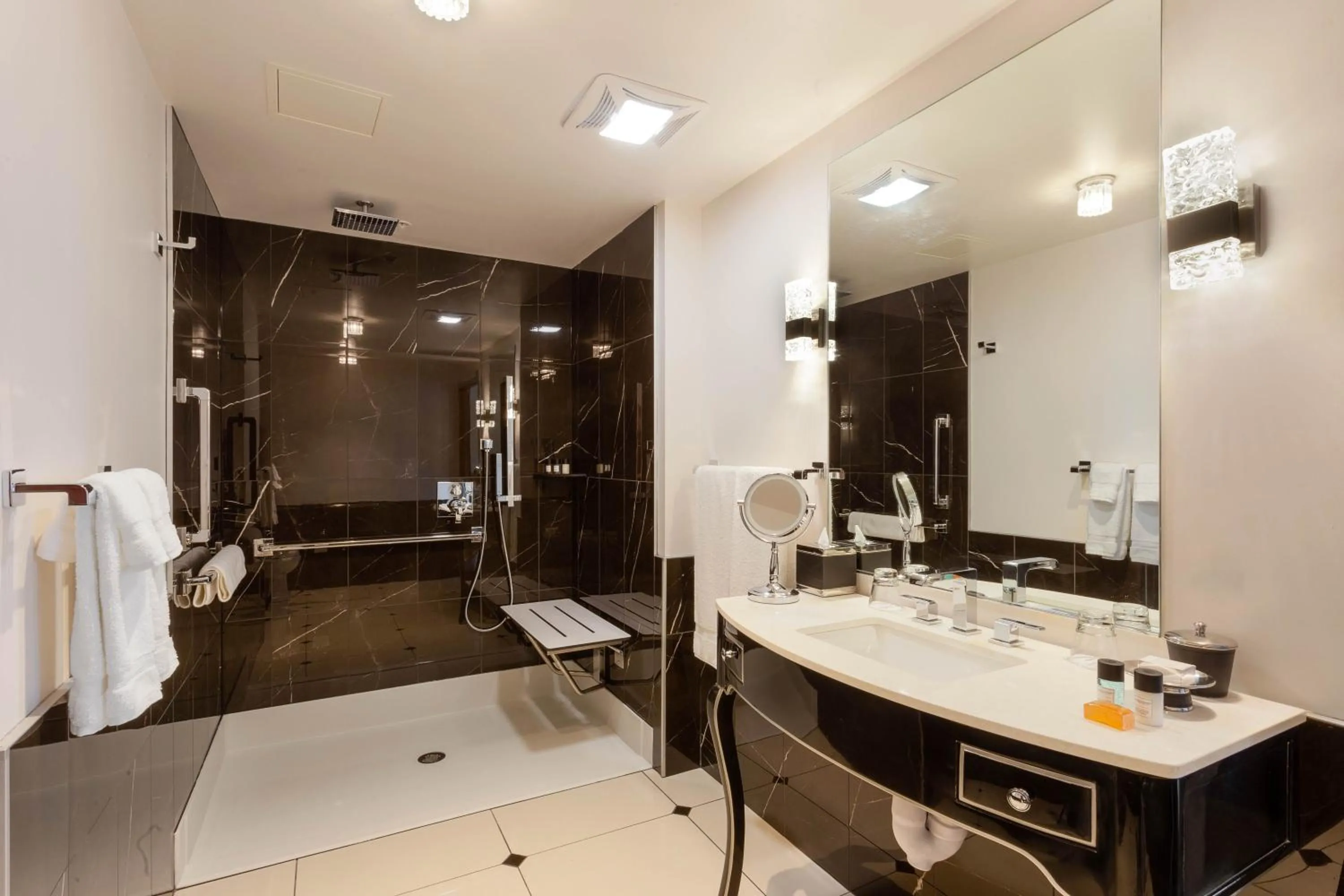 Bathroom in Hotel Retlaw, Trademark Collection by Wyndham