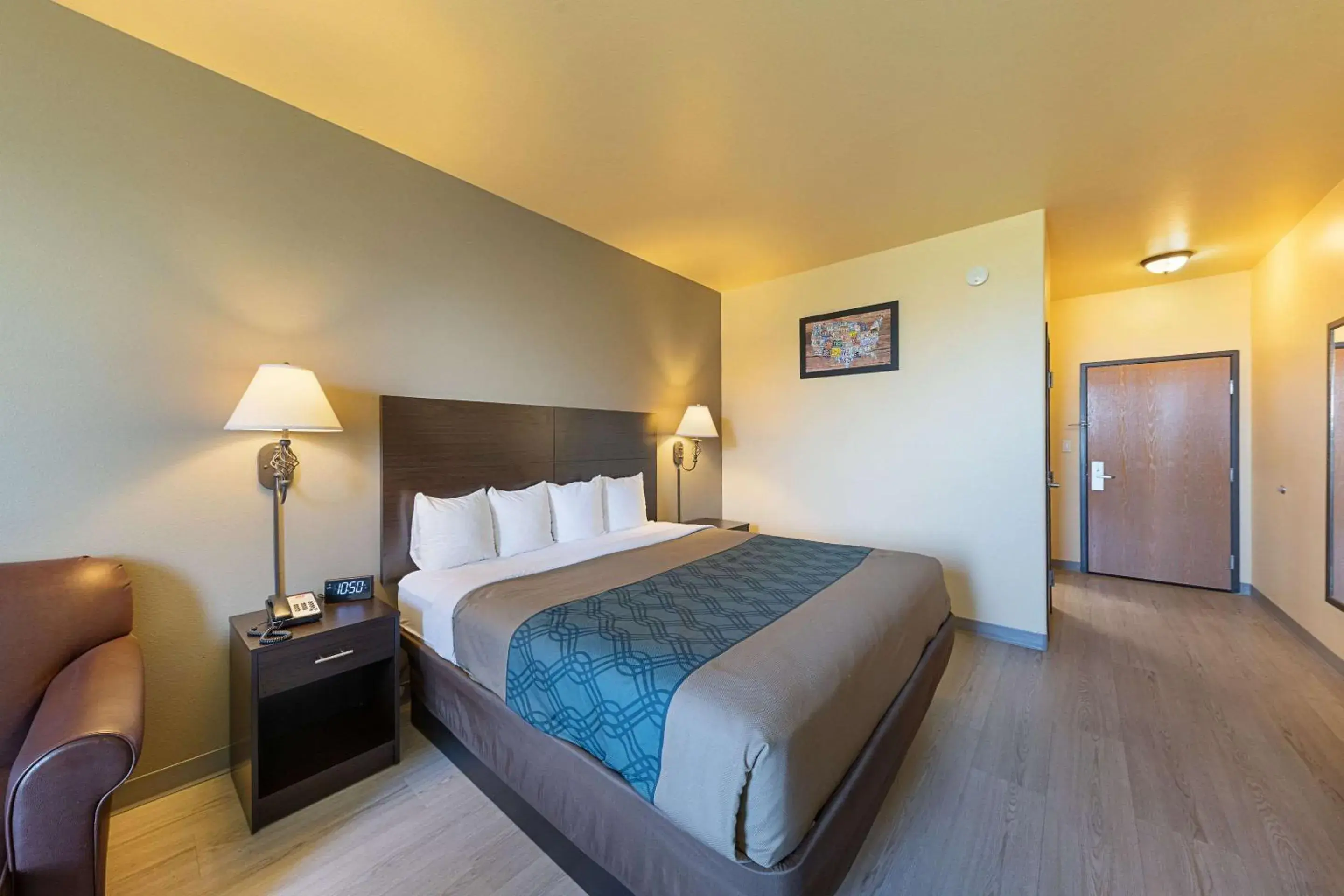 King Room - Non-Smoking in Econo Lodge Inn & Suites Bridgeport King Room - Non-Smoking in Econo Lodge Inn & Suites Bridgeport