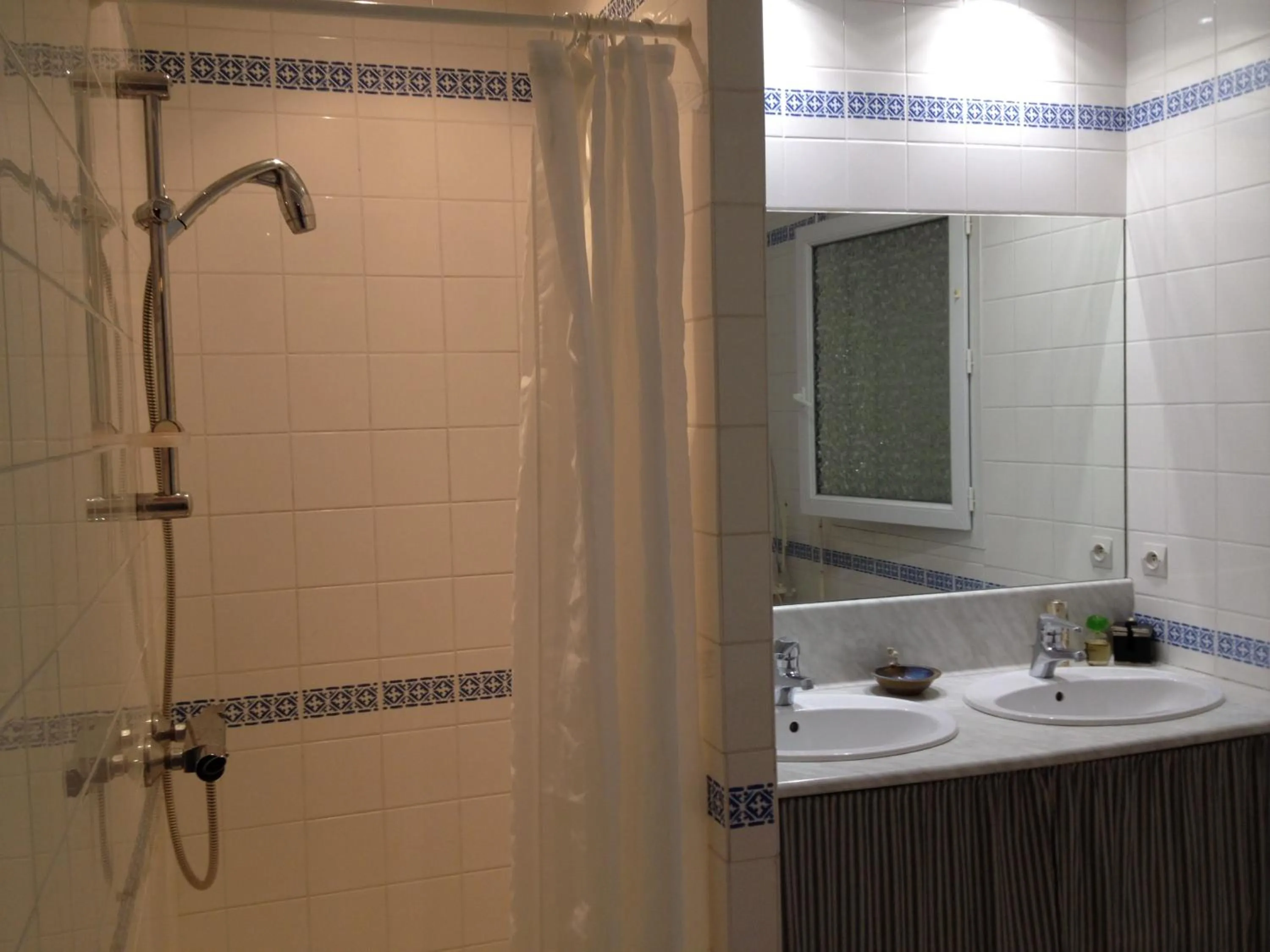 Bathroom in Aux Perderies