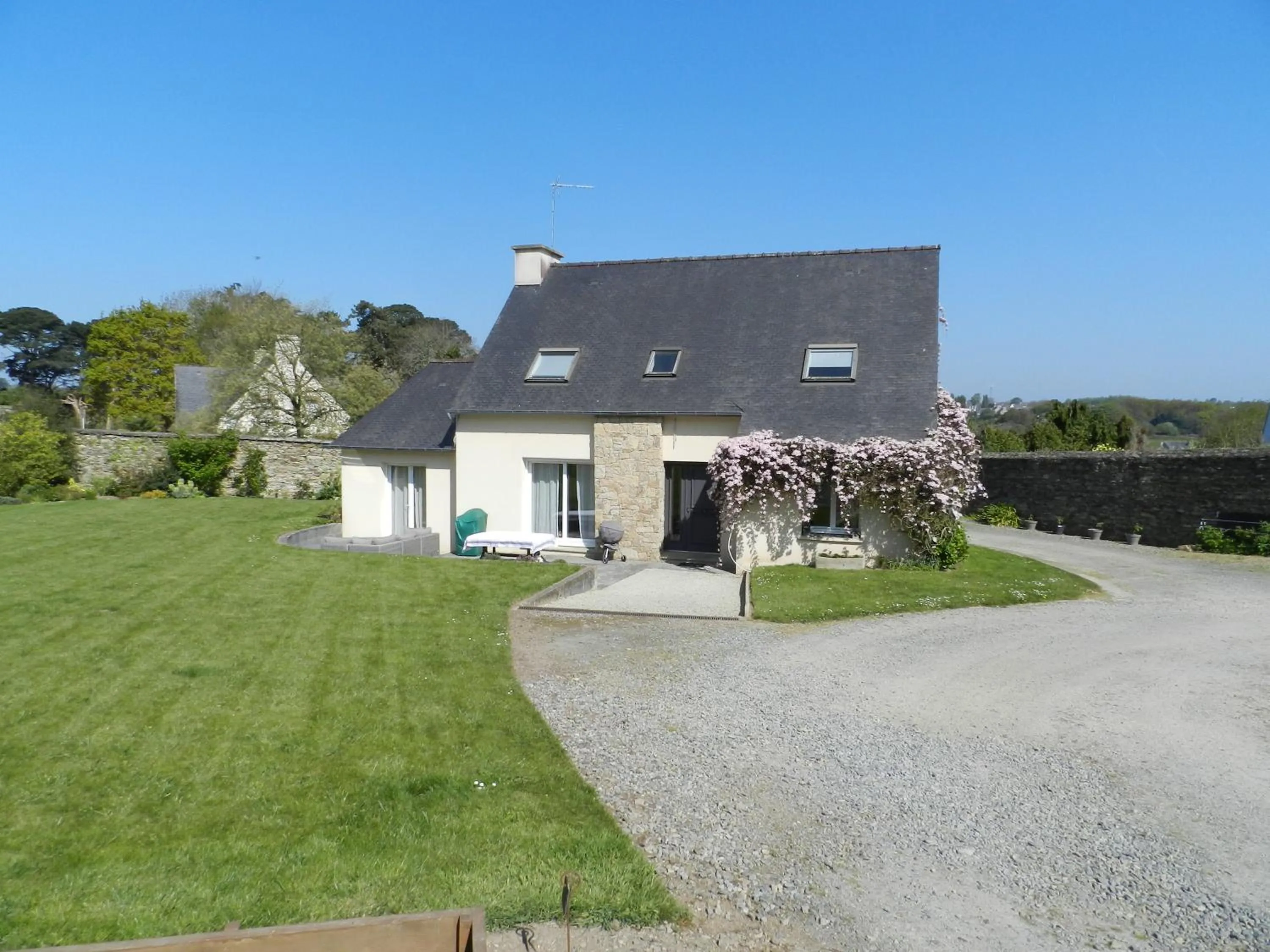 Facade/entrance in Aux Perderies