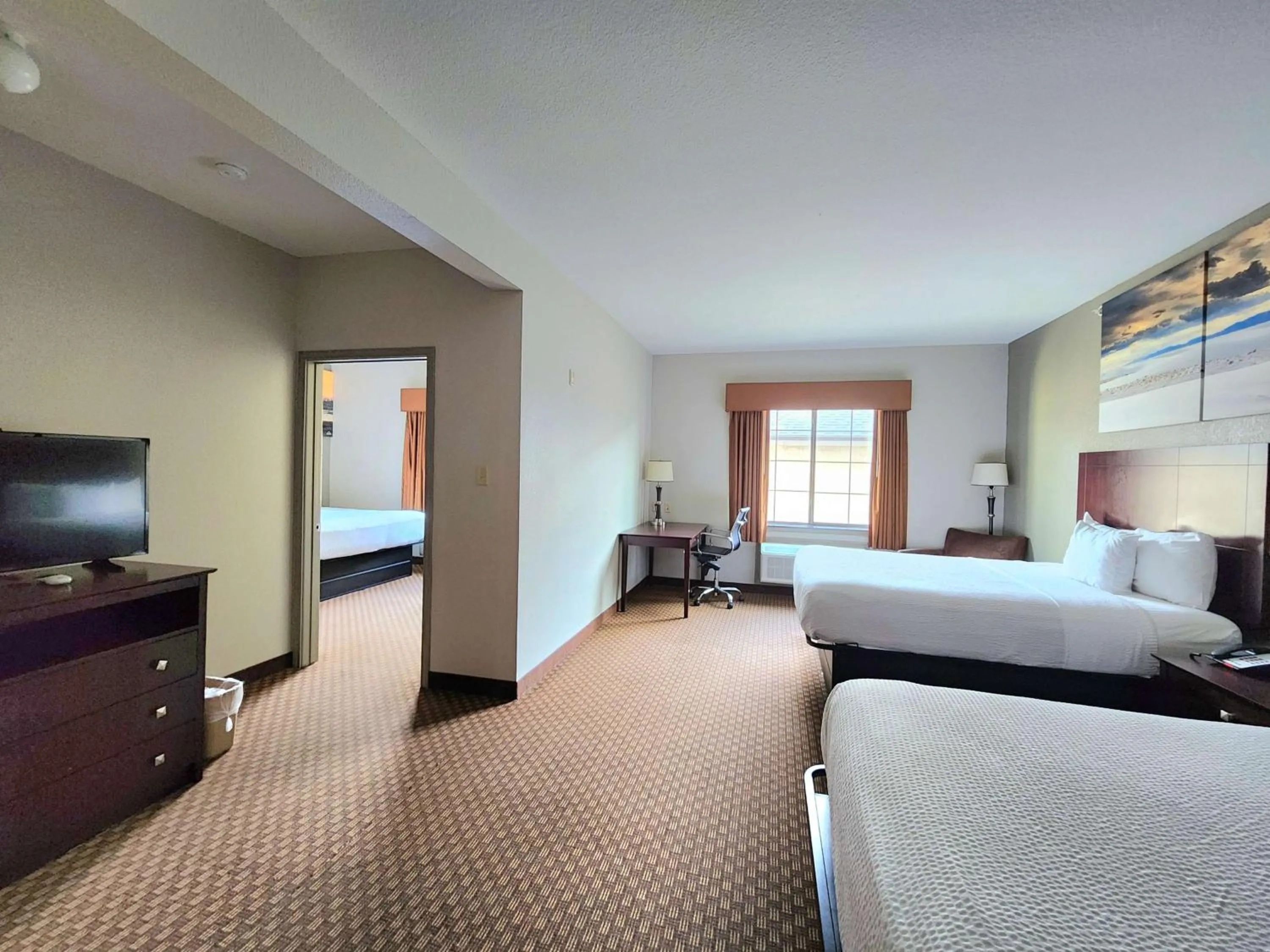 Photo of the whole room, Bed in Days Inn by Wyndham Kemah