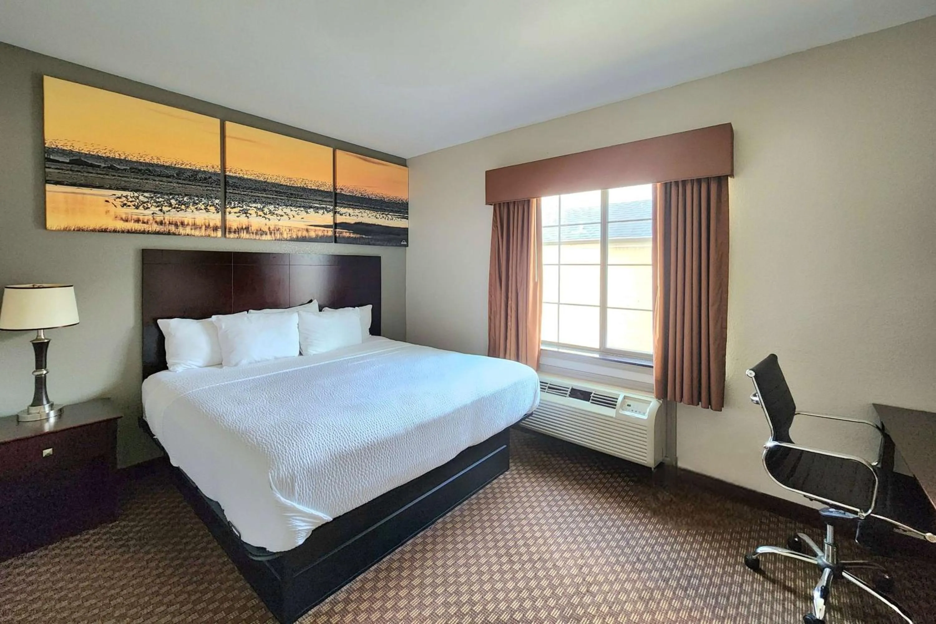 Photo of the whole room, Bed in Days Inn by Wyndham Kemah