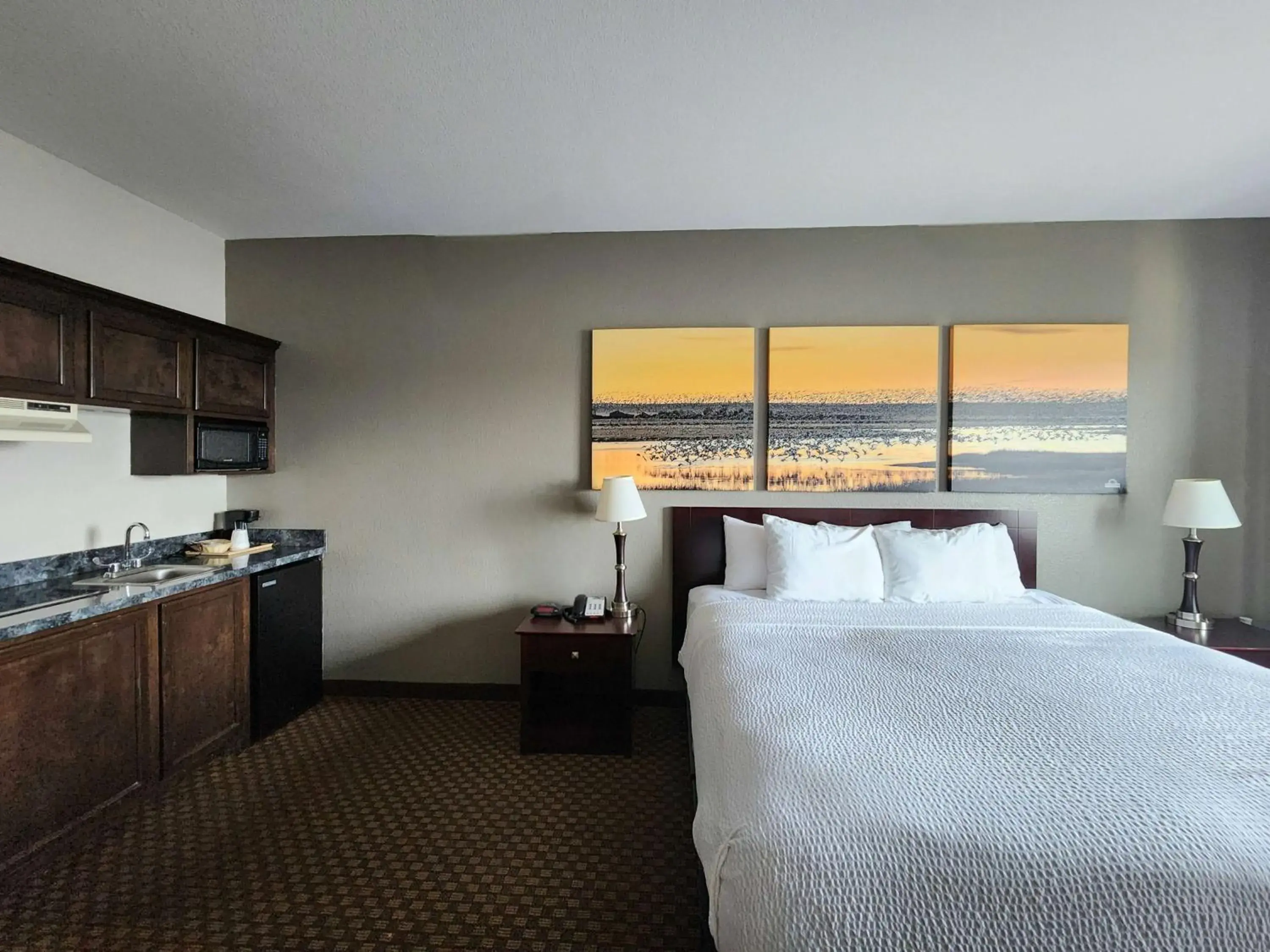 Efficiency King Room with Kitchenette - Non-Smoking in Days Inn by Wyndham Kemah Efficiency King Room with Kitchenette - Non-Smoking in Days Inn by Wyndham Kemah