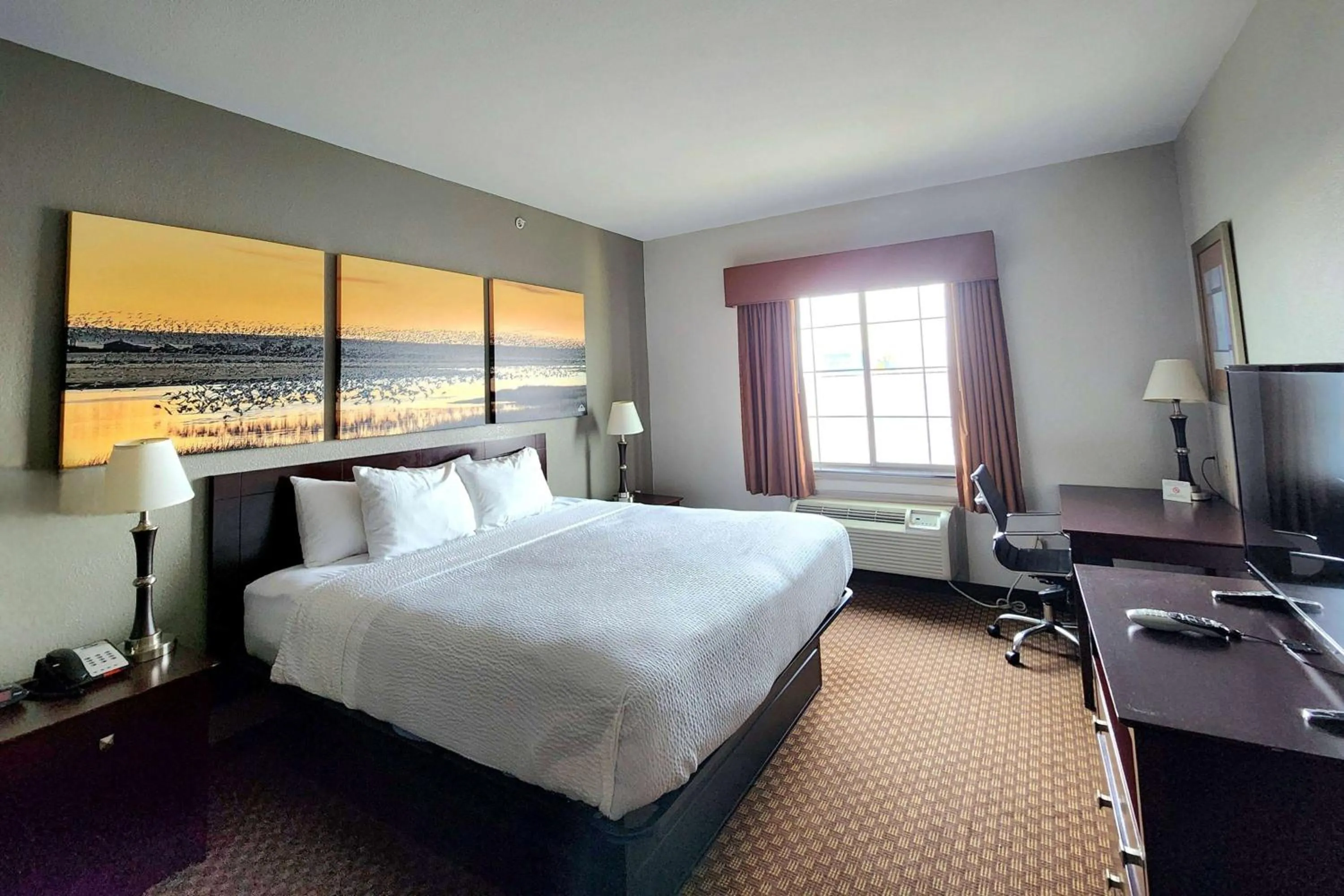 Photo of the whole room, Bed in Days Inn by Wyndham Kemah