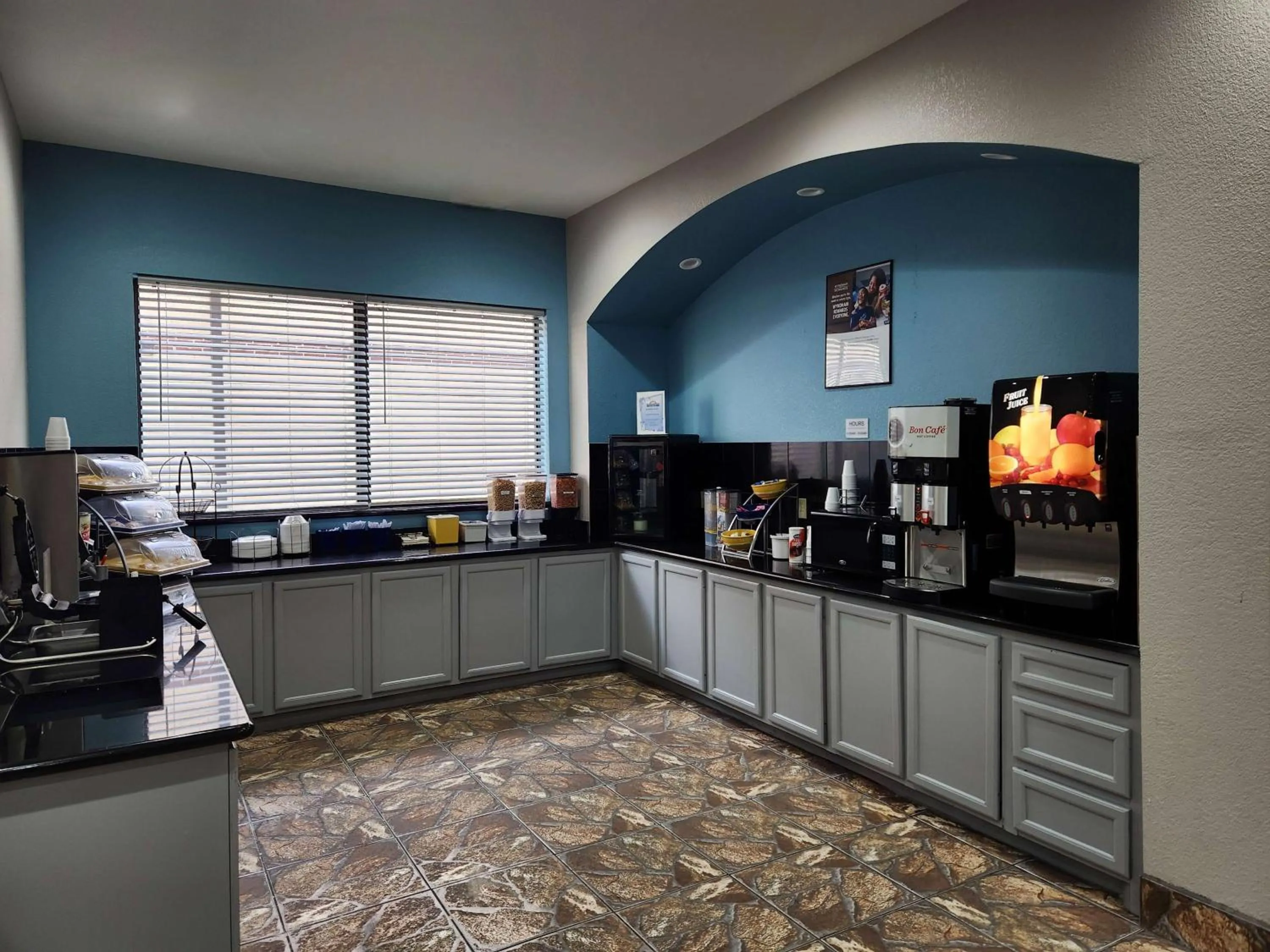 Restaurant/places to eat in Days Inn by Wyndham Kemah