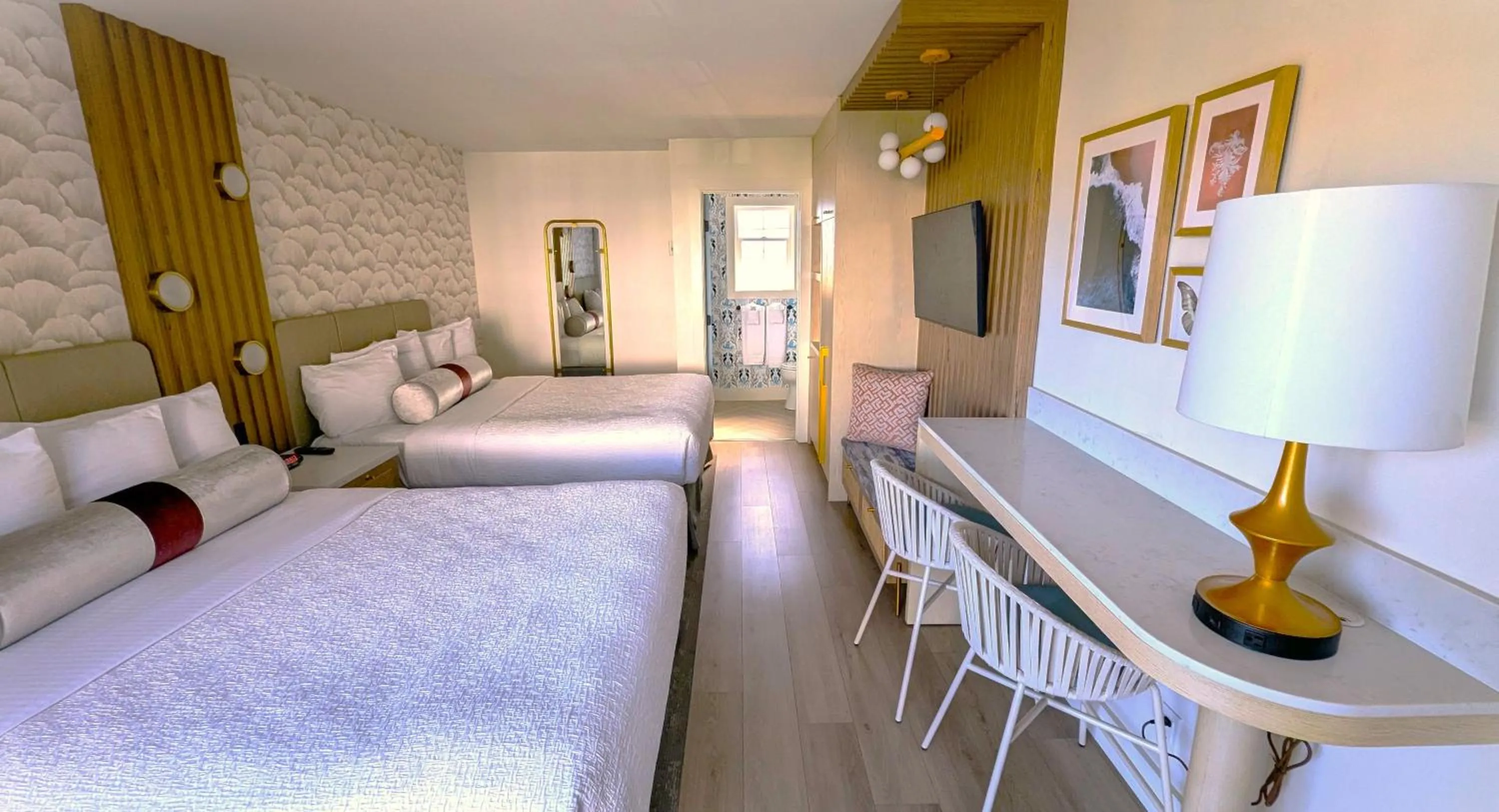 Deluxe Queen Room with Two Queen Beds in Seaway Inn