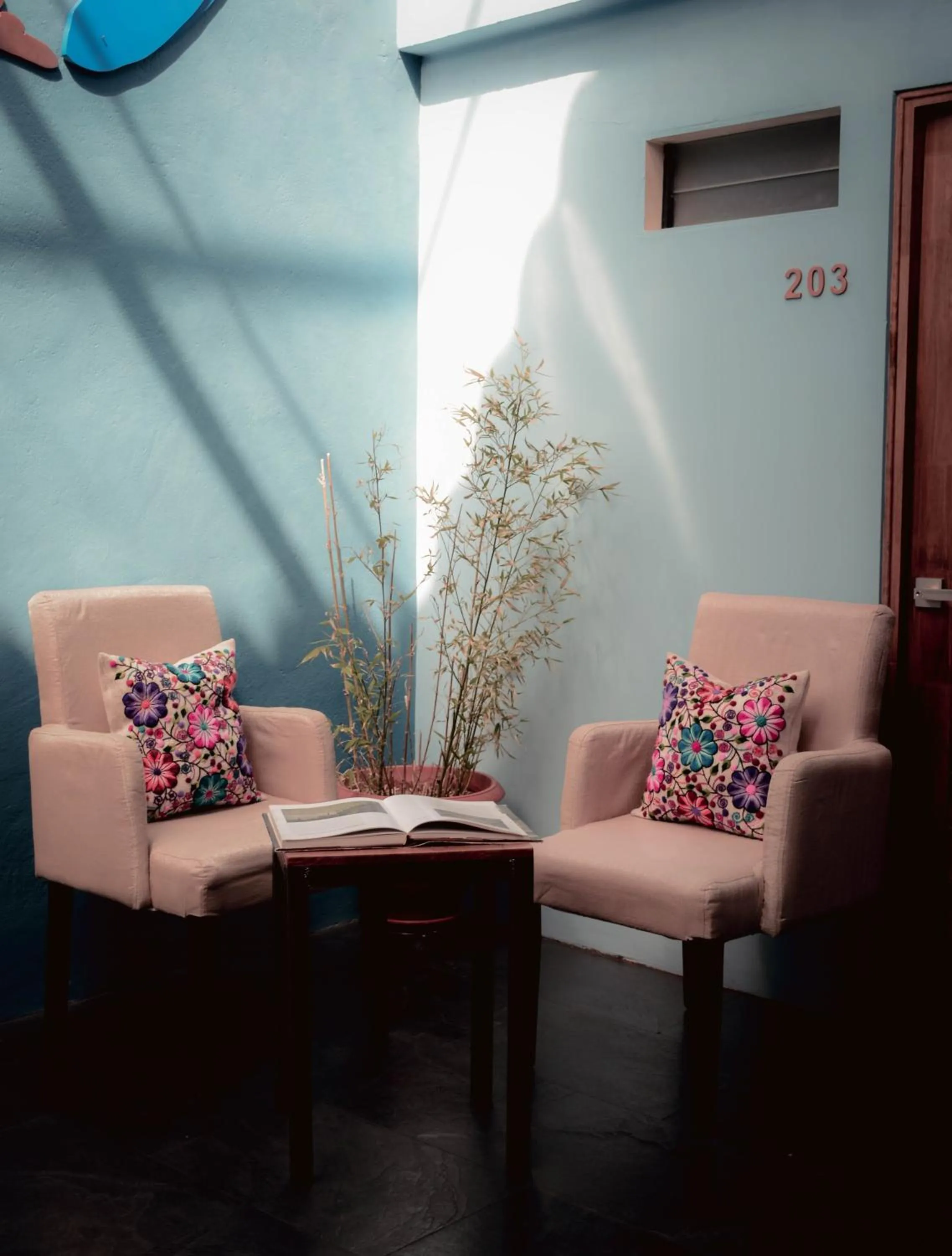 Communal lounge/ TV room in Cooper Hotel Boutique