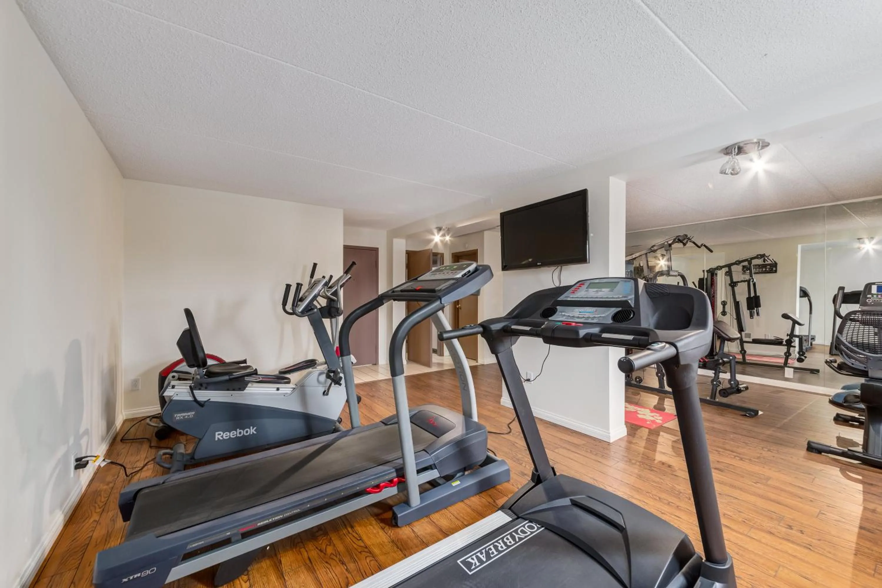 Fitness centre/facilities in Airport Traveller's Inn