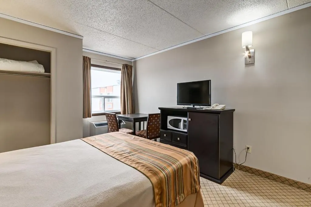 Bed in Airport Traveller's Inn