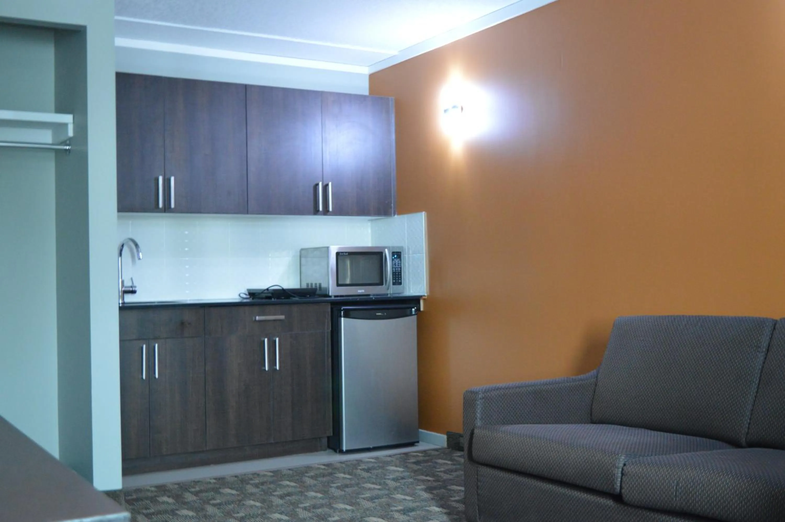 Kitchen or kitchenette in Airport Traveller's Inn