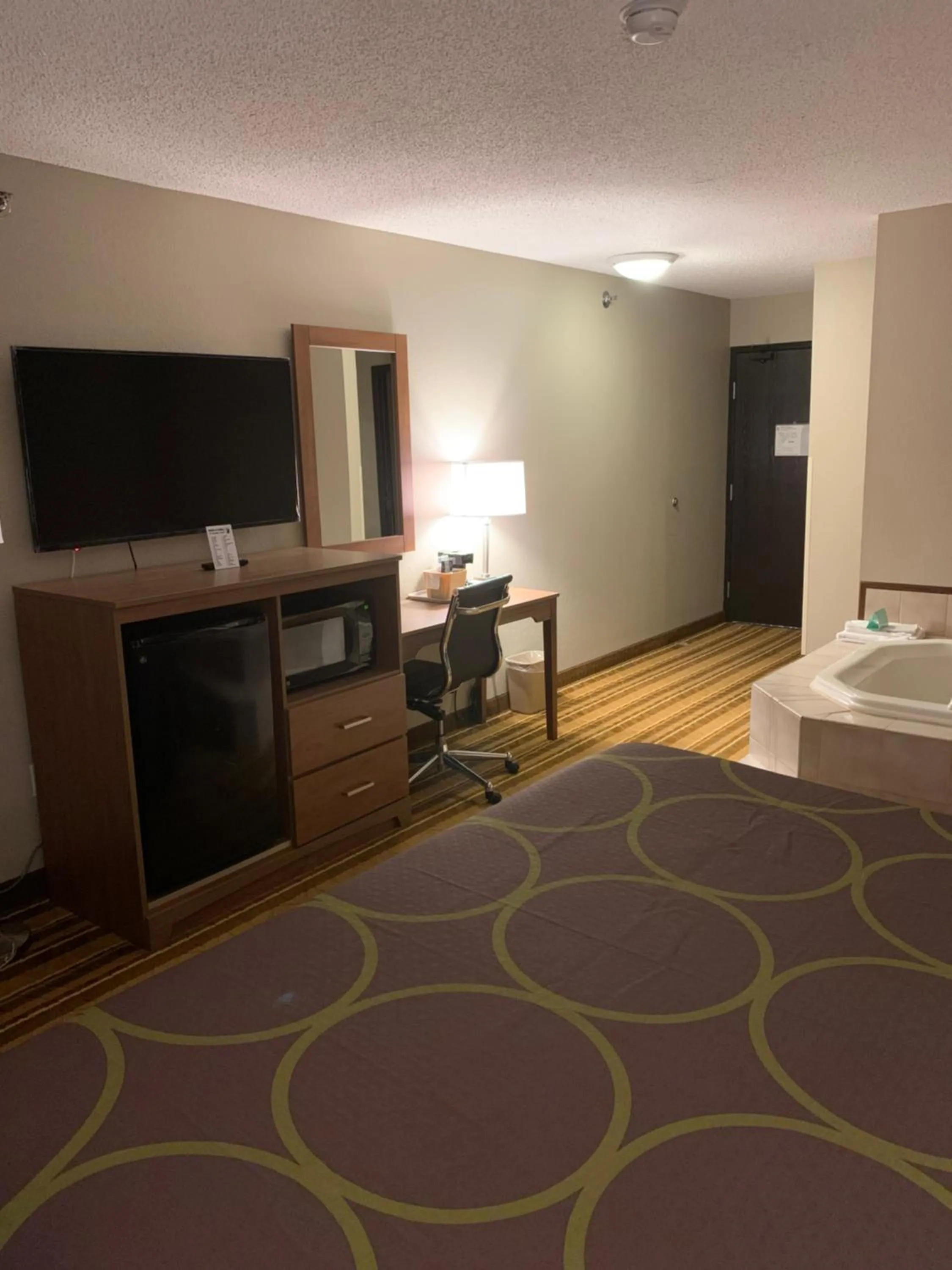 Photo of the whole room, Bed in Super 8 by Wyndham O Neill NE