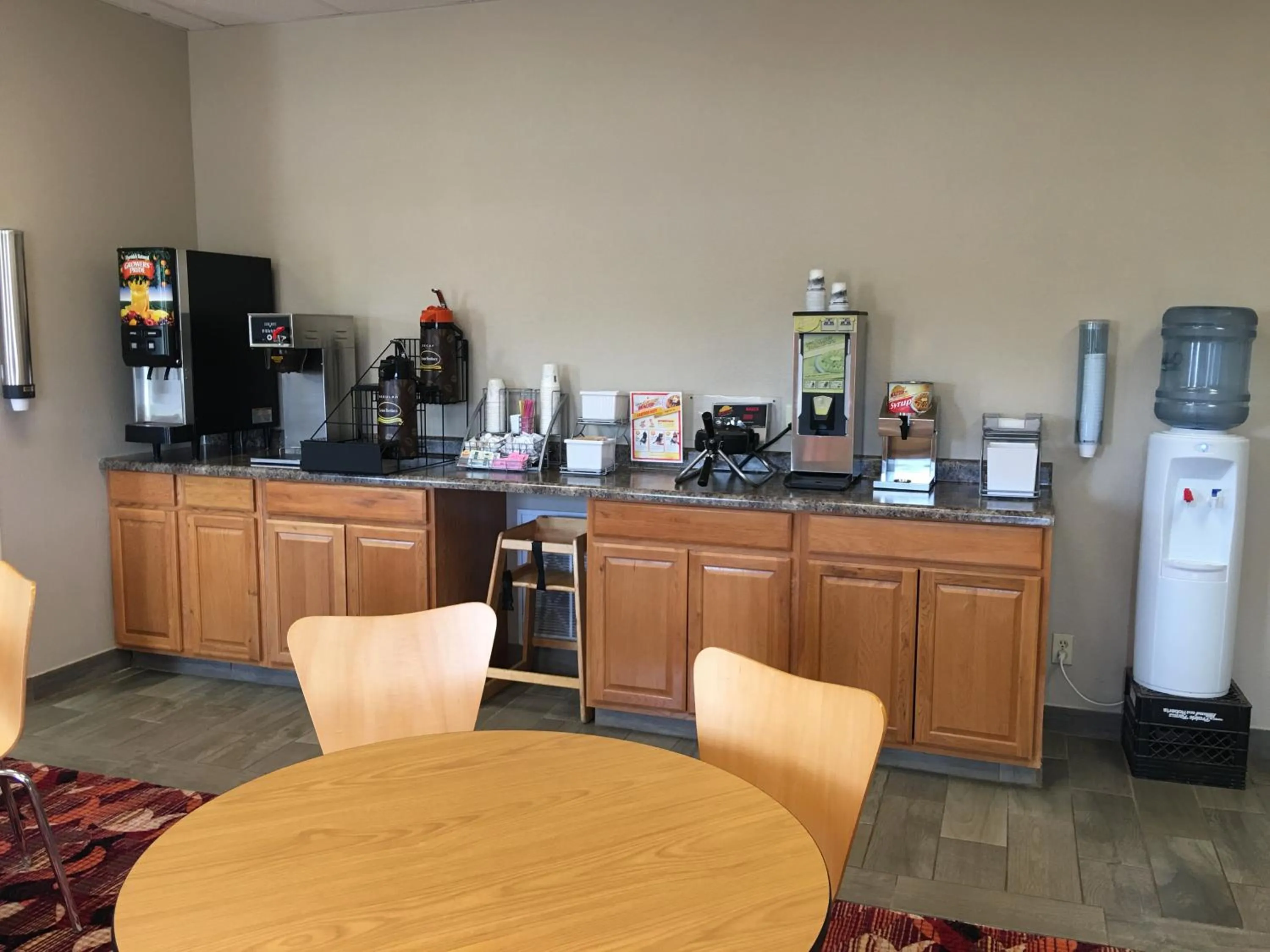 Breakfast in Super 8 by Wyndham O Neill NE