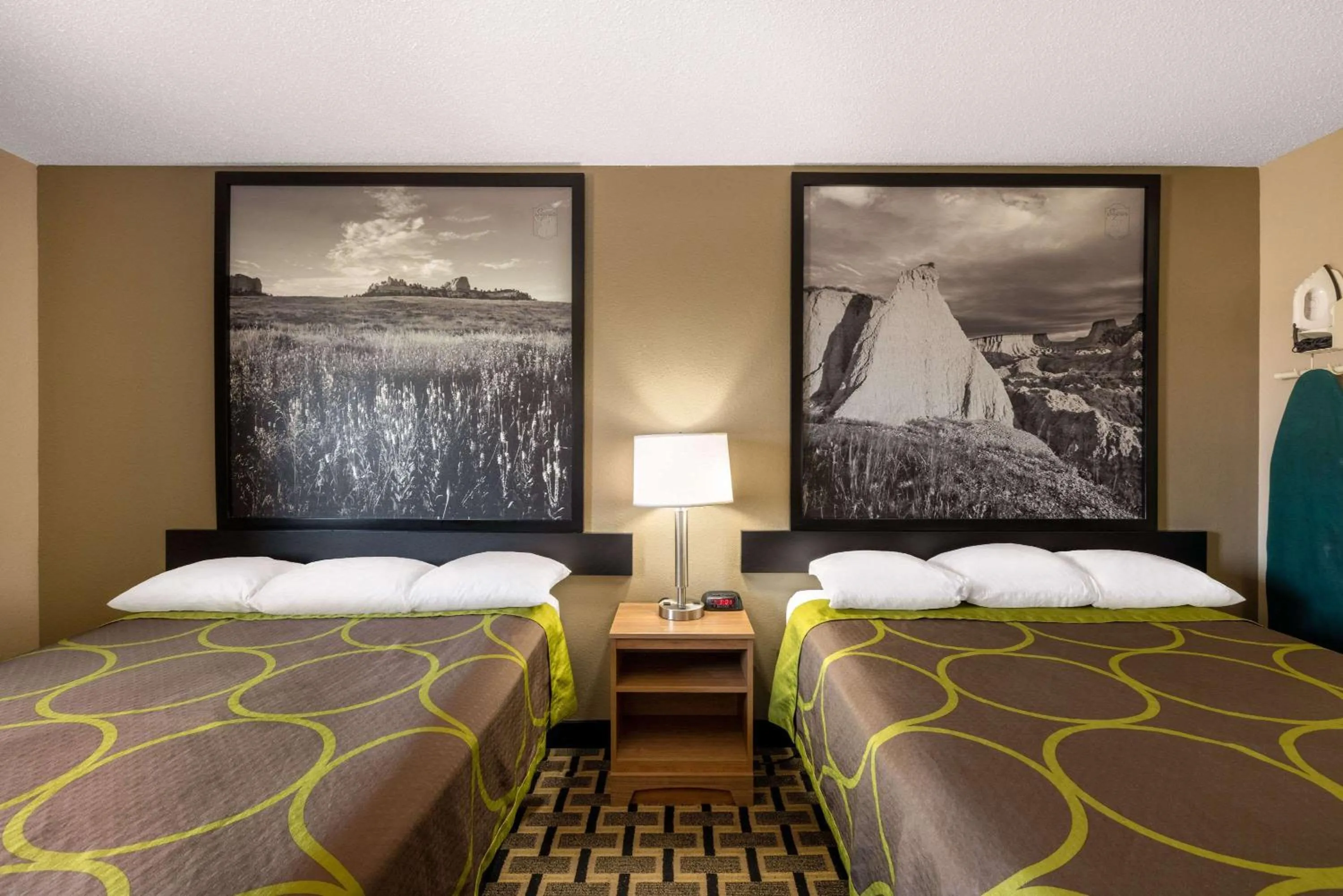 Bedroom, Bed in Super 8 by Wyndham O Neill NE