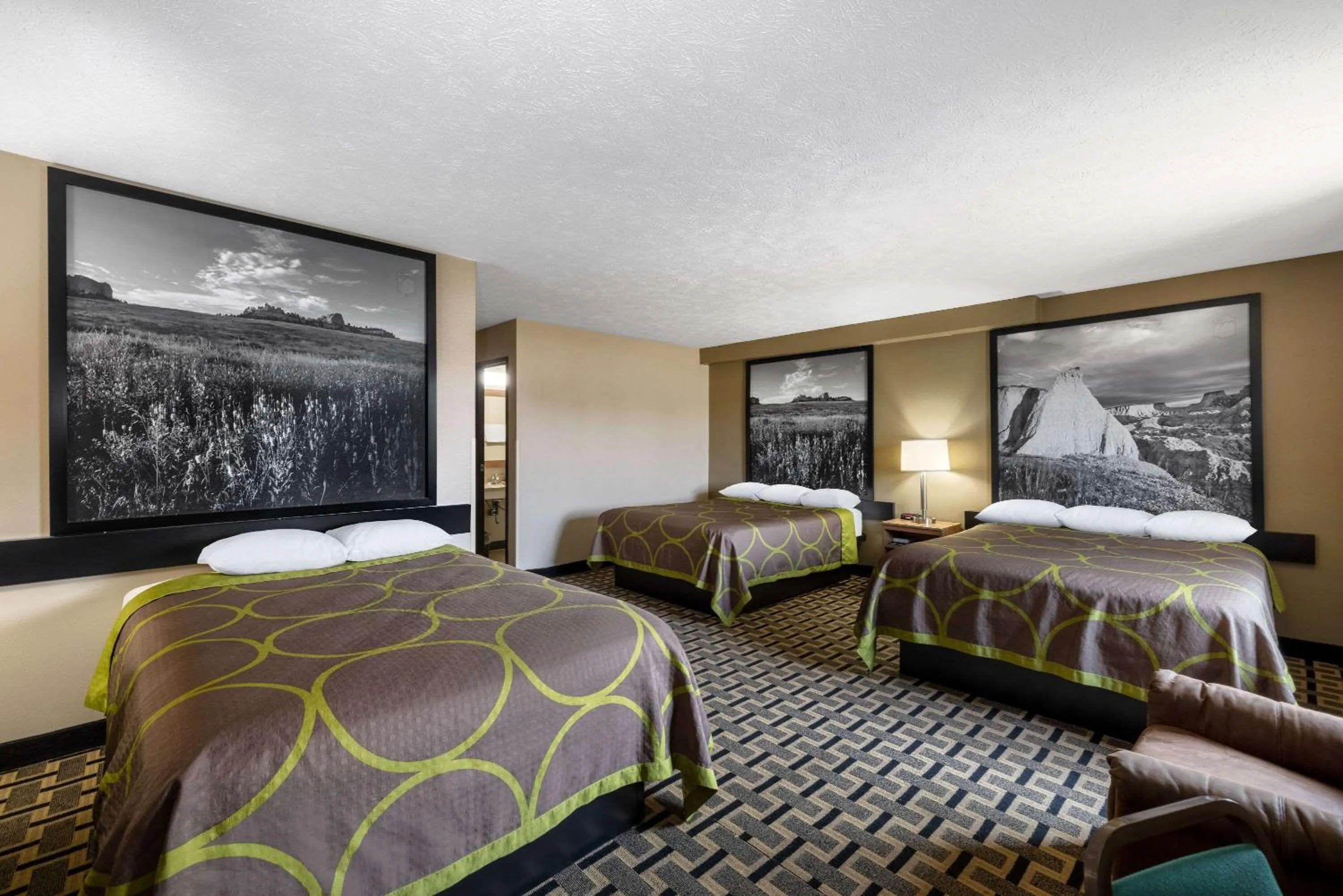 Photo of the whole room, Bed in Super 8 by Wyndham O Neill NE