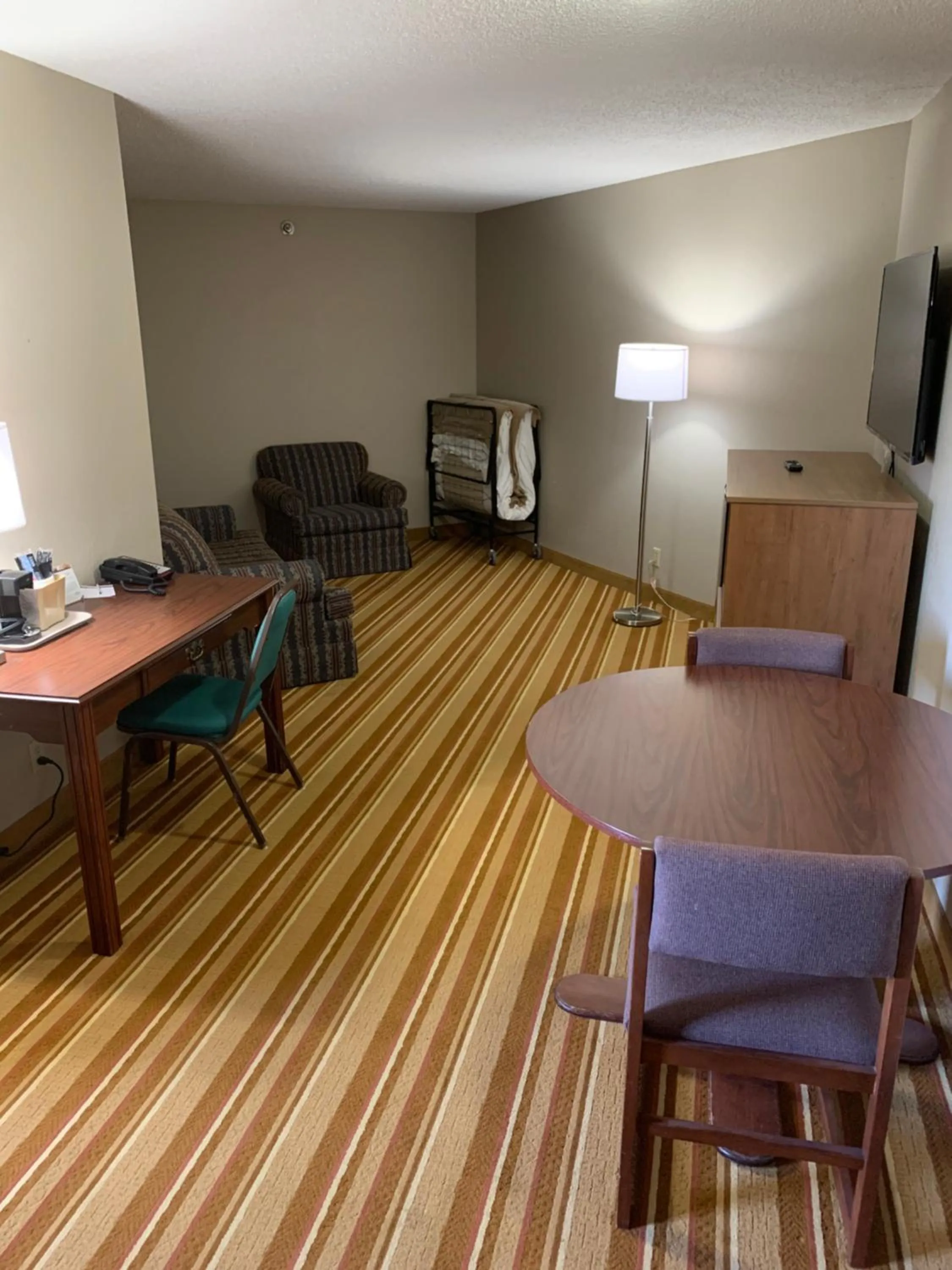 Living room in Super 8 by Wyndham O Neill NE