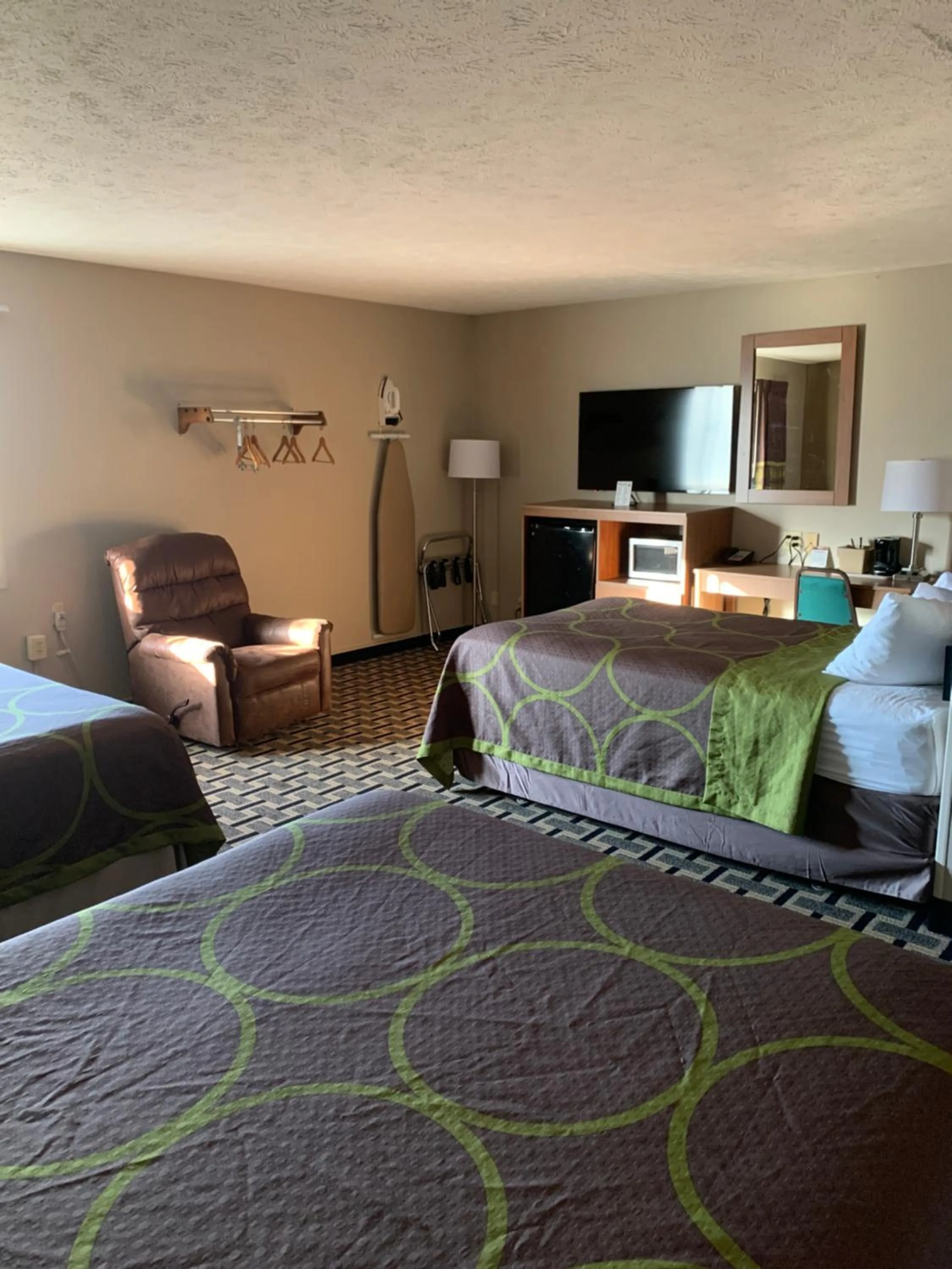 Photo of the whole room, Bed in Super 8 by Wyndham O Neill NE