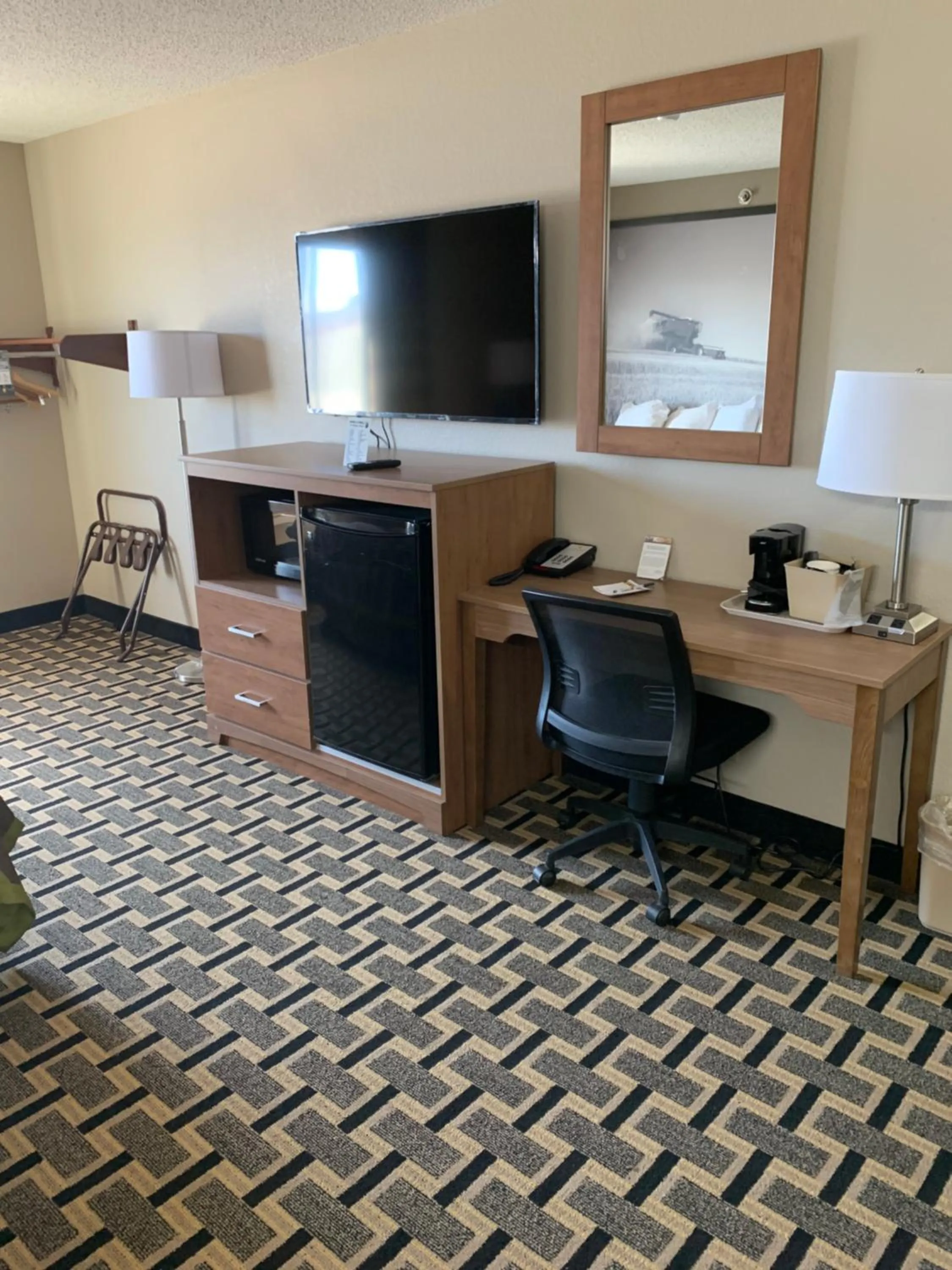 TV and multimedia in Super 8 by Wyndham O Neill NE