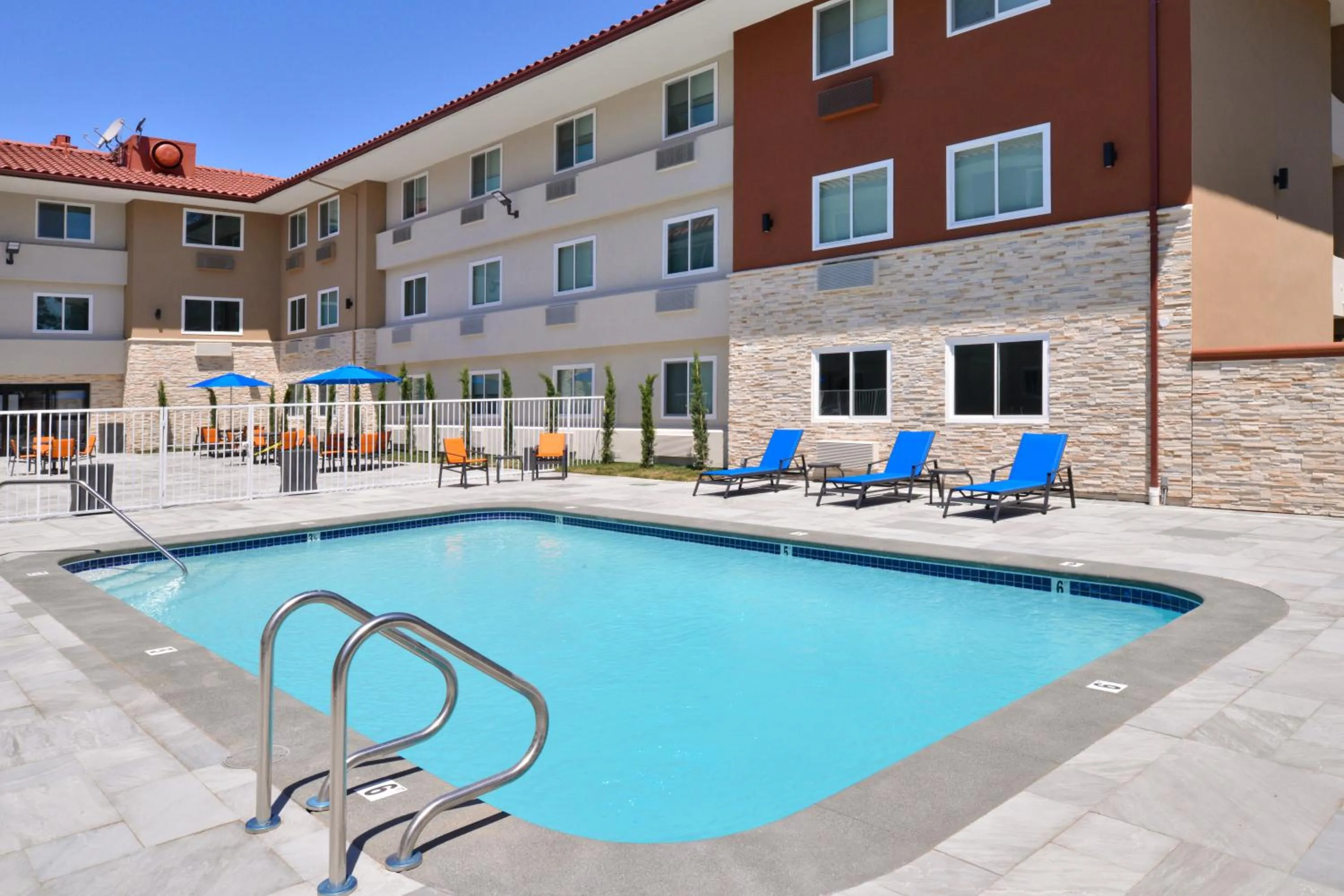 Pool view in Holiday Inn Express - Santa Rosa North by IHG