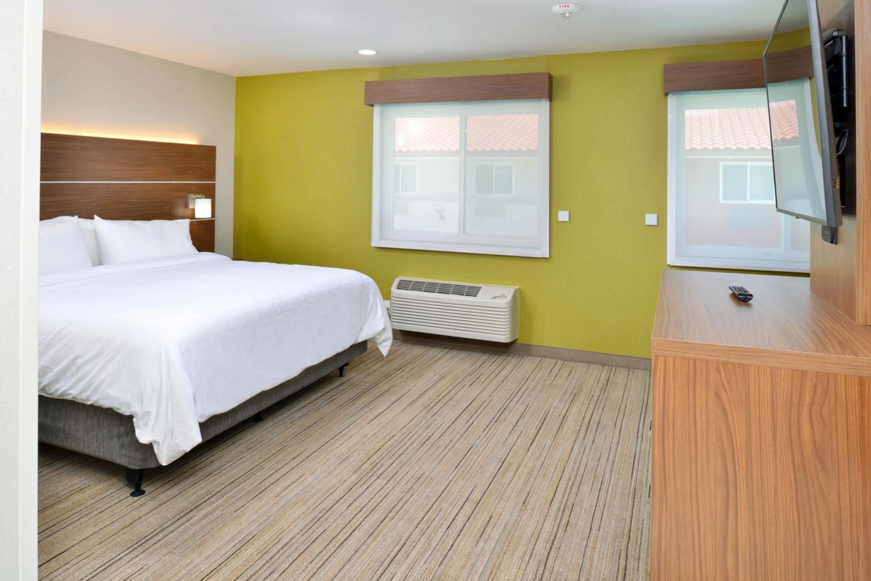 Guests, Bed in Holiday Inn Express - Santa Rosa North by IHG