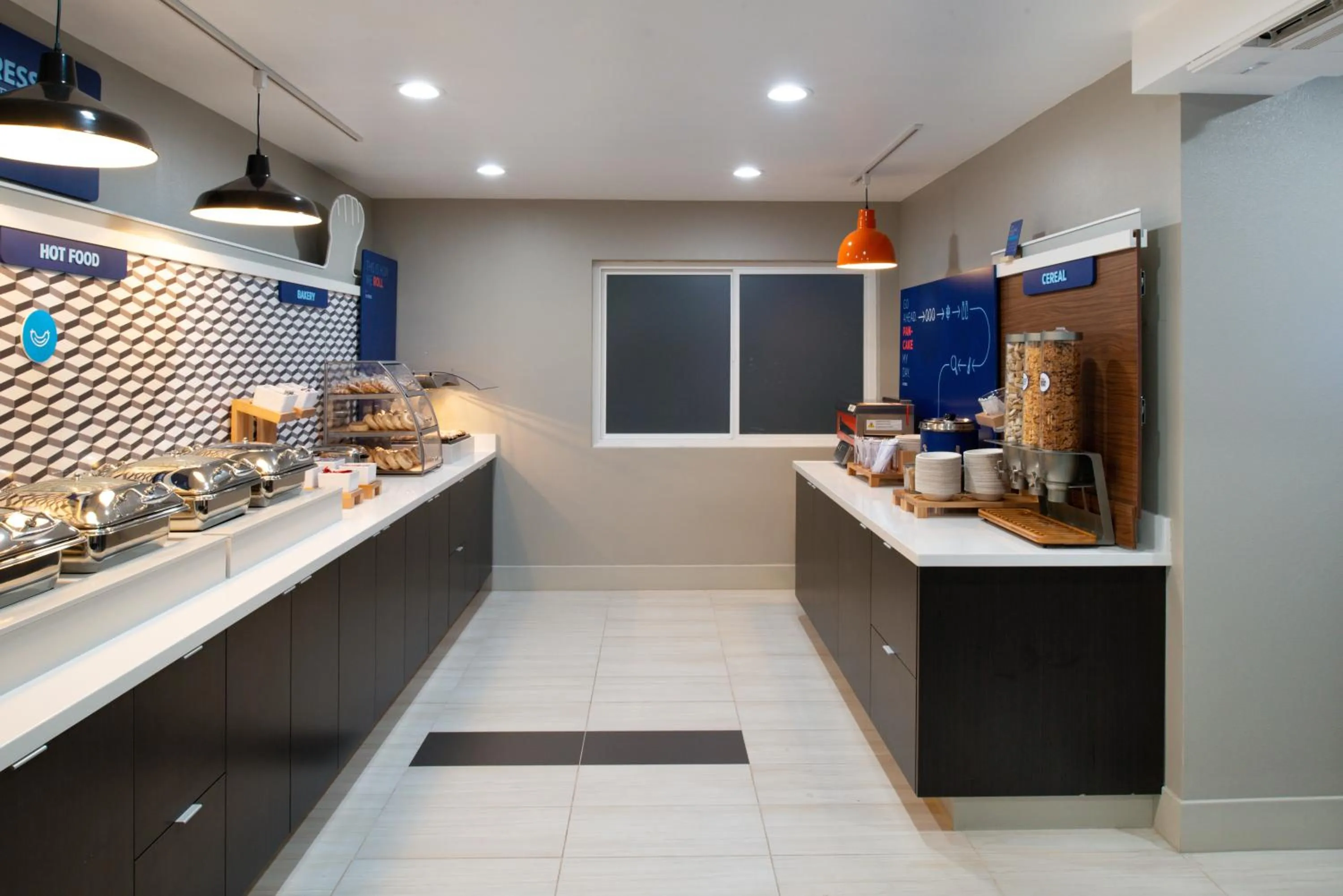 Buffet breakfast in Holiday Inn Express - Santa Rosa North by IHG