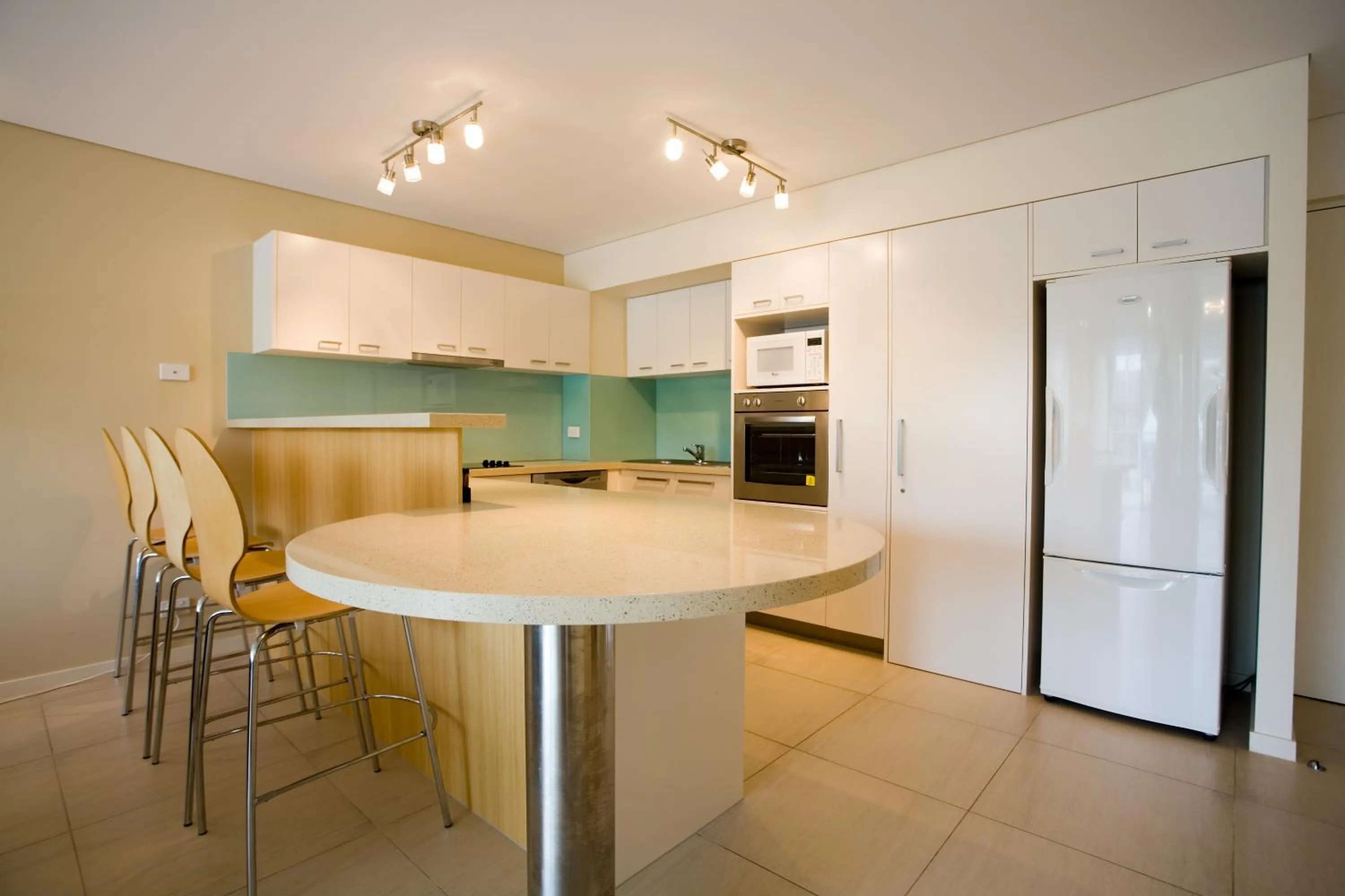 Kitchen or kitchenette in Maison Noosa
