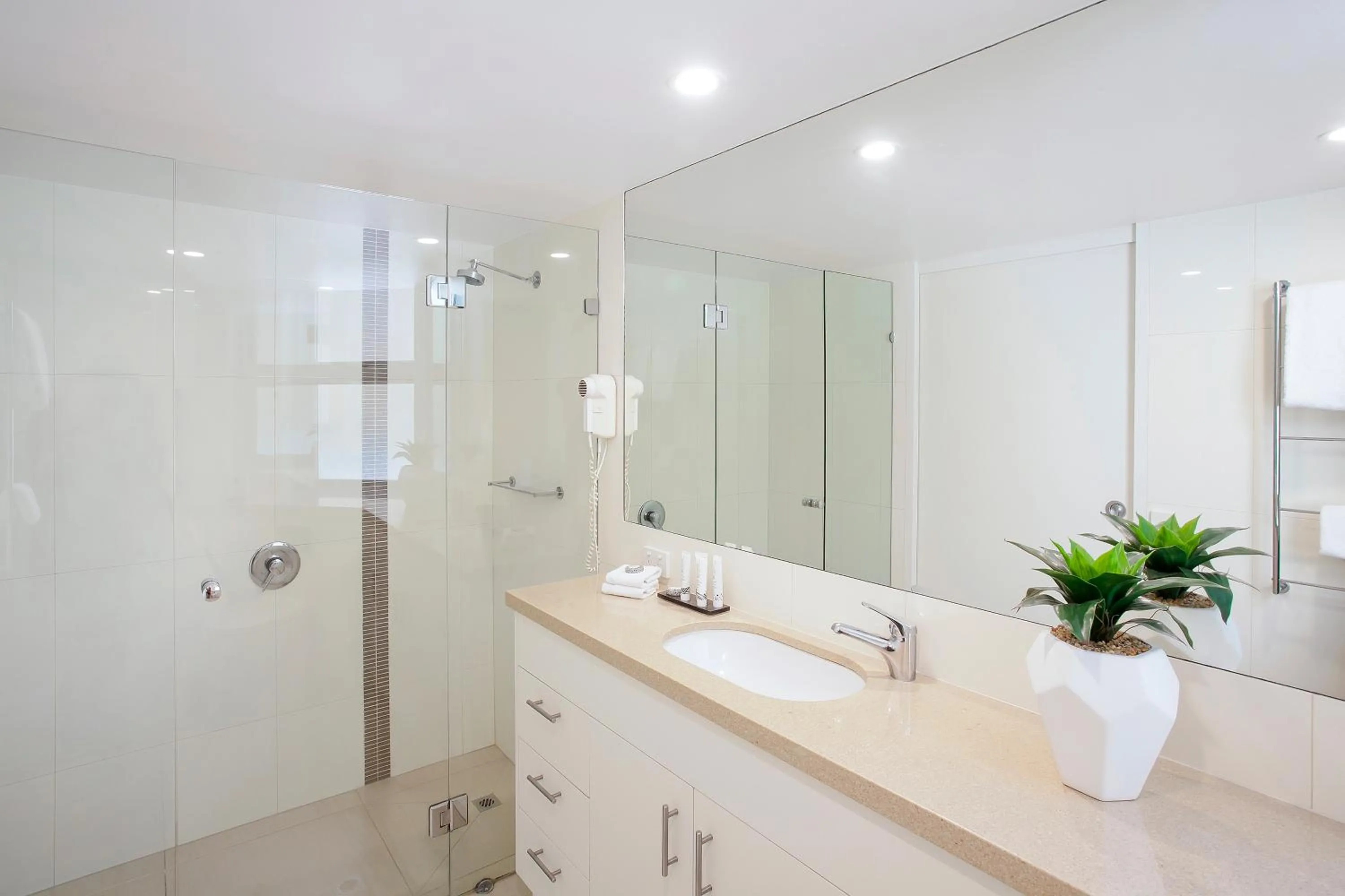 Shower in Maison Noosa