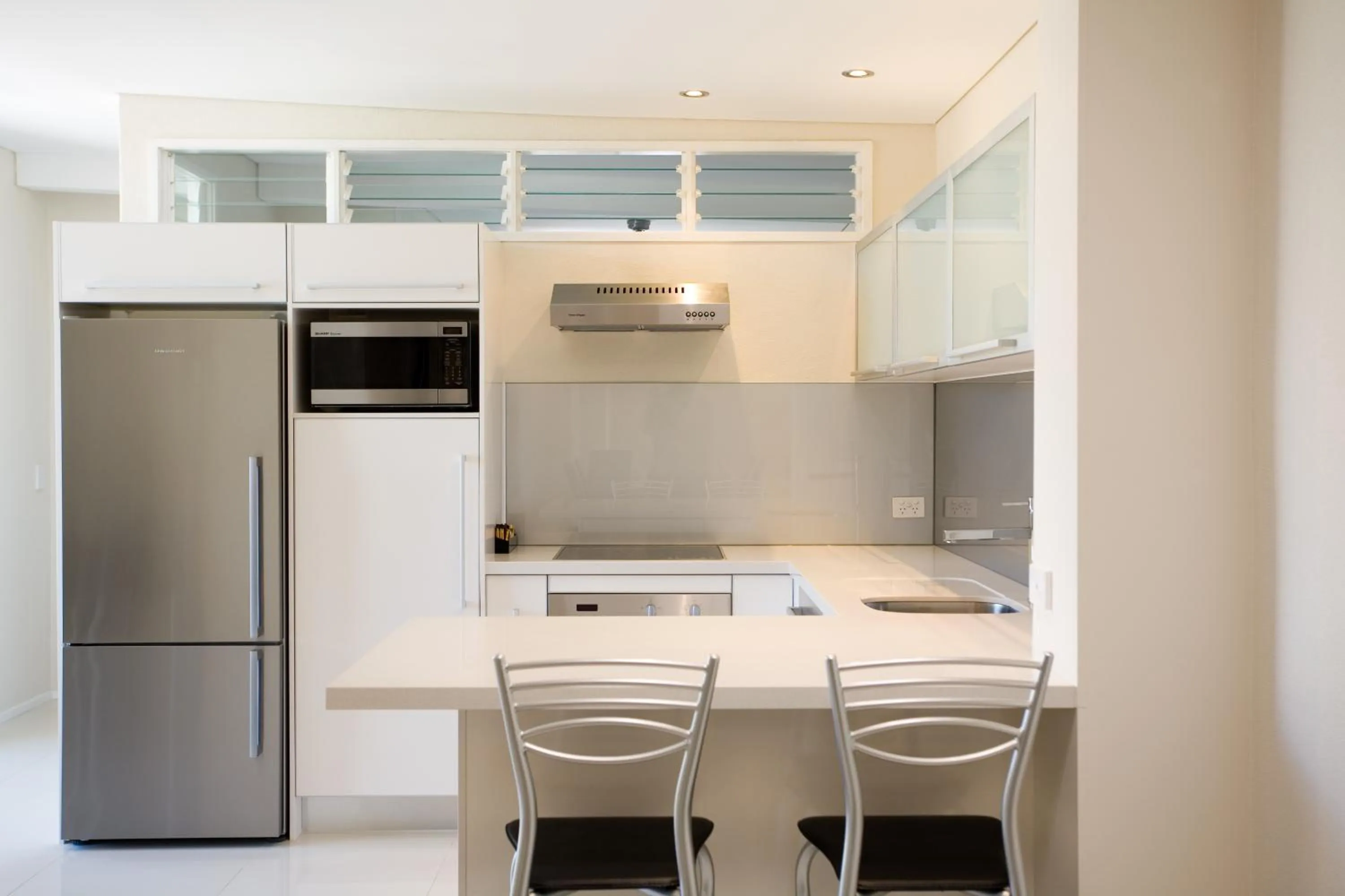 Kitchen or kitchenette in Maison Noosa