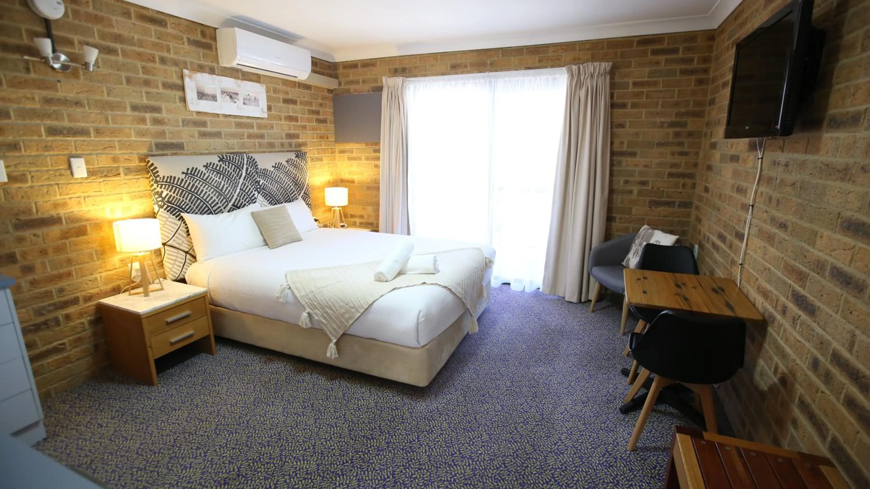 Bed in Hawks Nest Motel