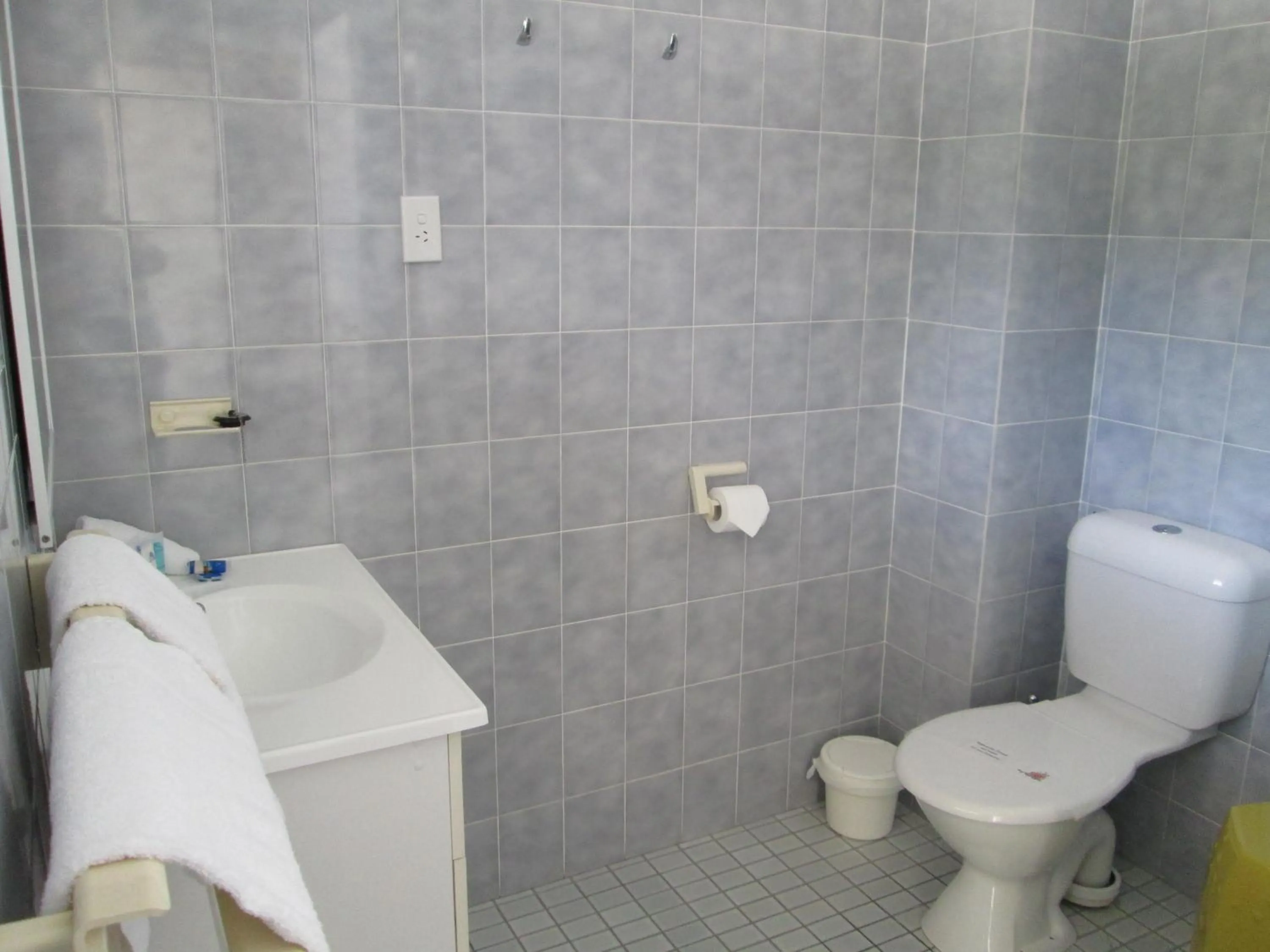 Bathroom in Hawks Nest Motel