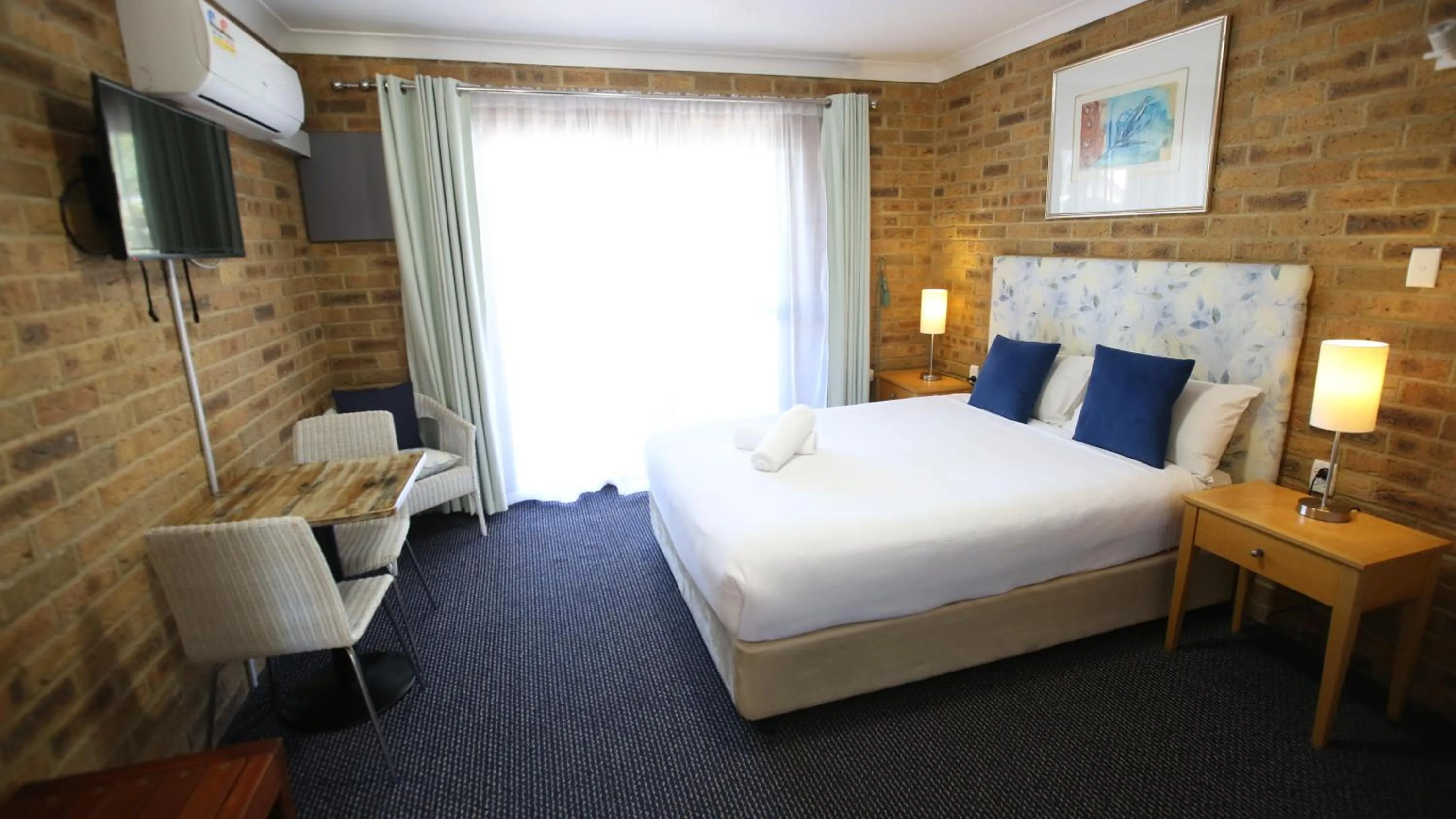 Bed in Hawks Nest Motel