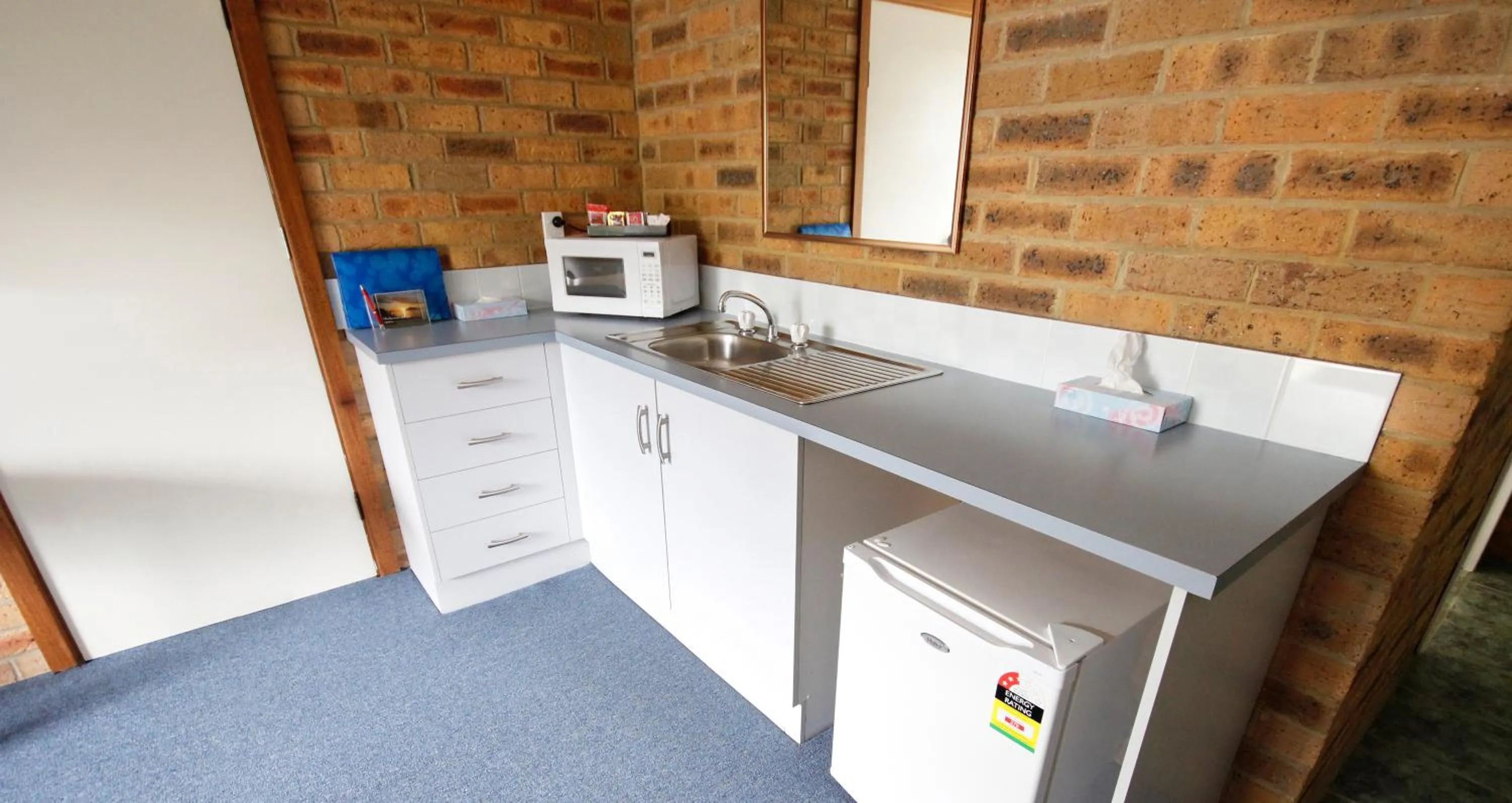 Kitchen or kitchenette in Hawks Nest Motel