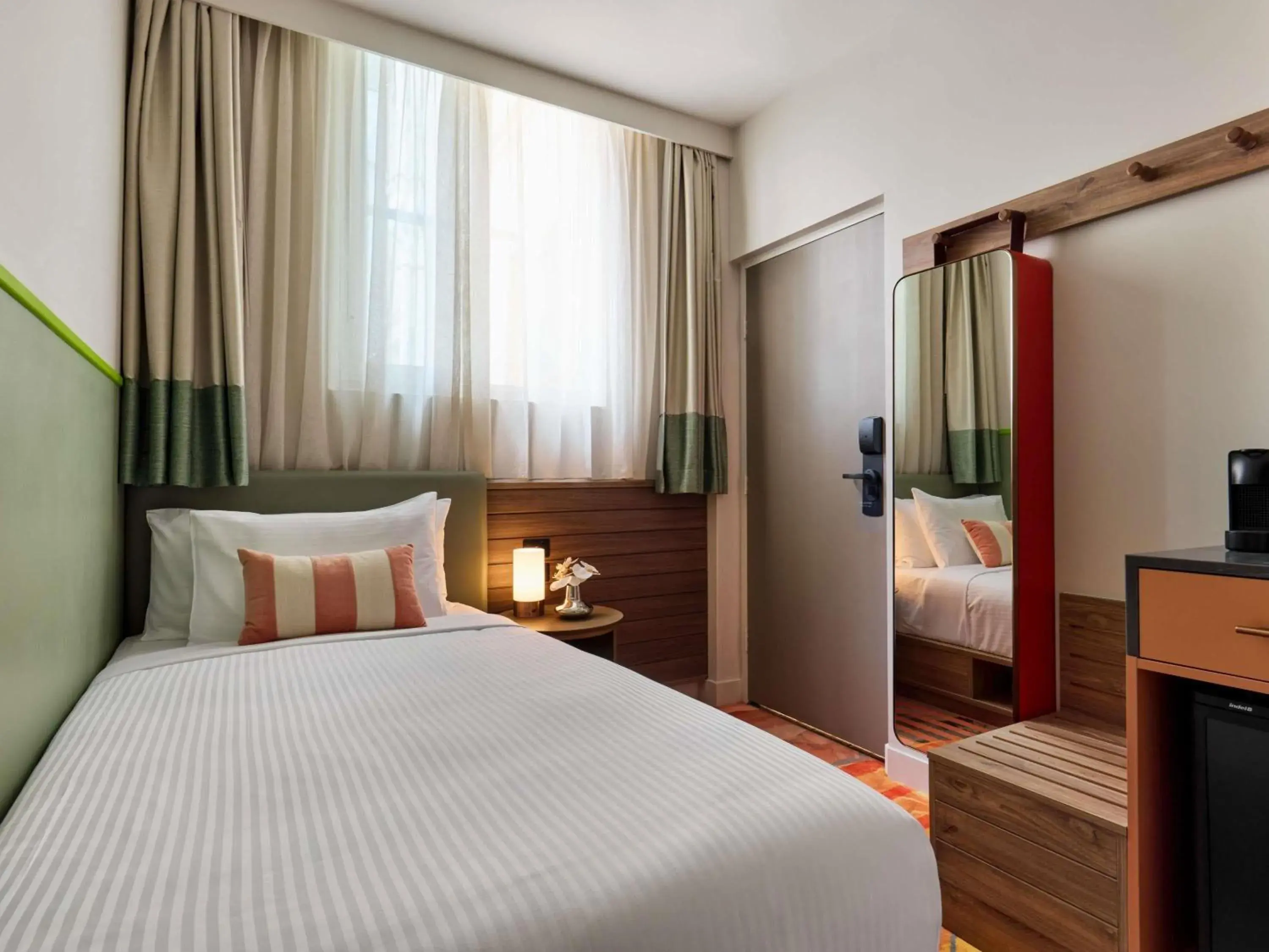 Classic Single Room in The Clarence Hotel Sydney Classic Single Room in The Clarence Hotel Sydney