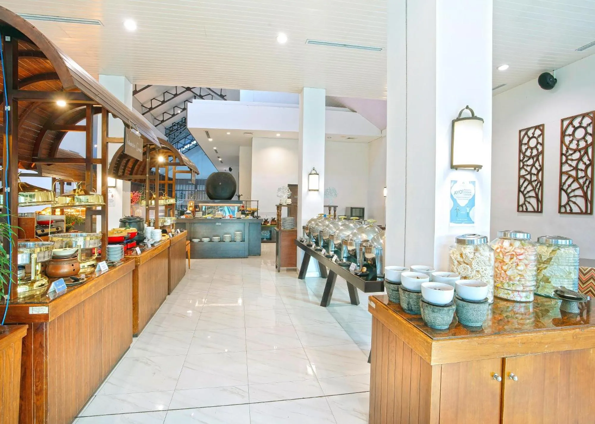 Restaurant/places to eat in Lido Lake Resort by MNC Hotel