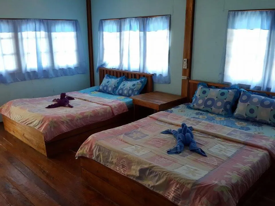 Photo of the whole room, Bed in Koh Mak Green View Resort