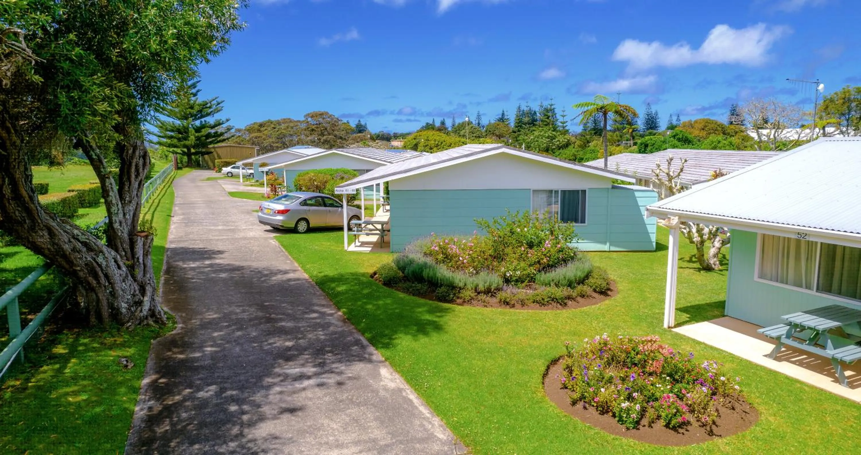 Garden in Aloha Apartments
