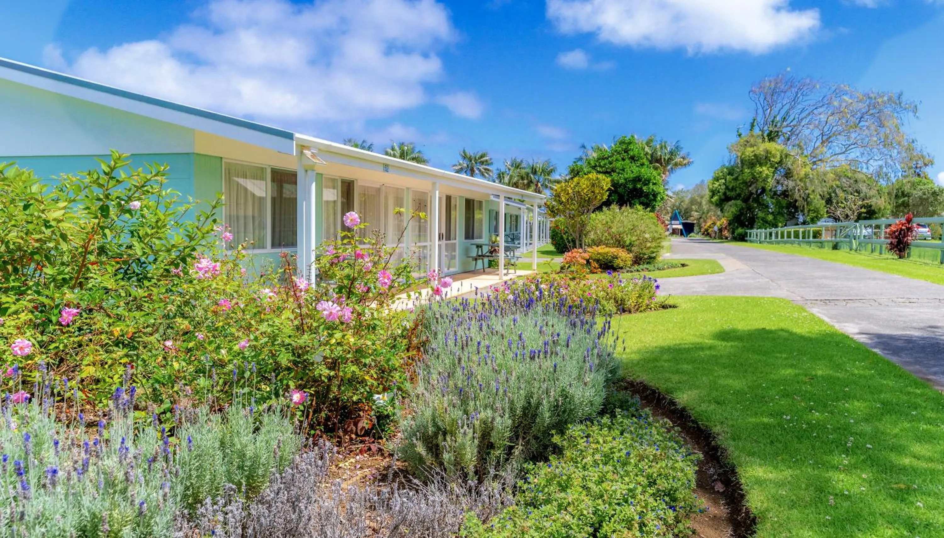 Garden in Aloha Apartments