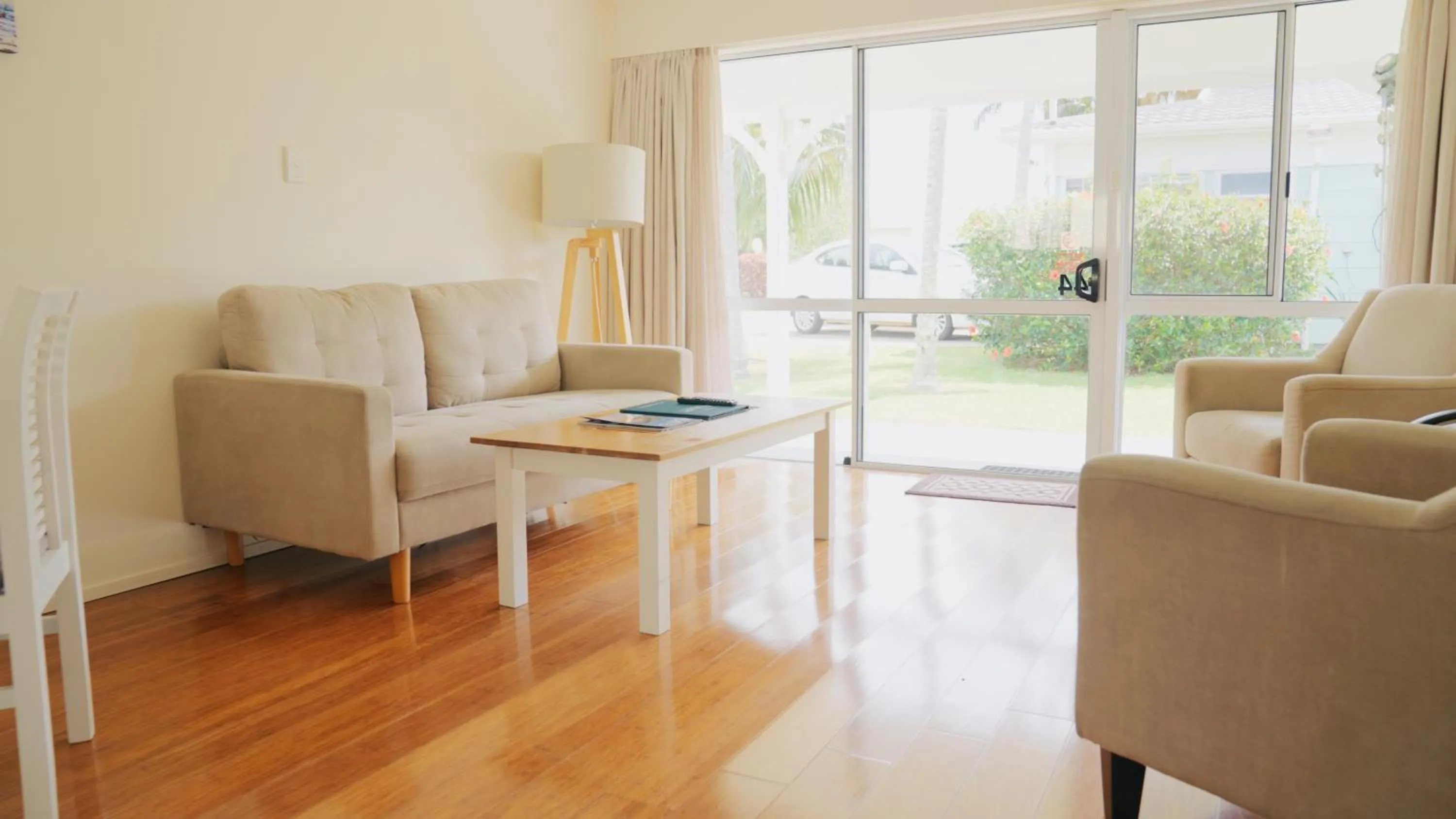 Living room in Aloha Apartments