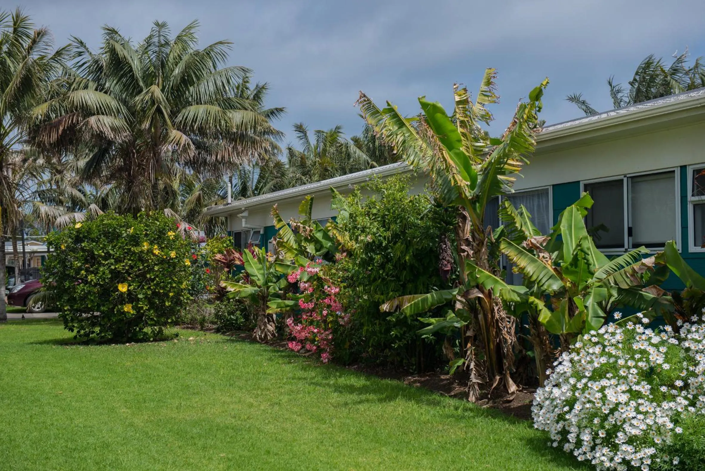 Facade/entrance in Aloha Apartments
